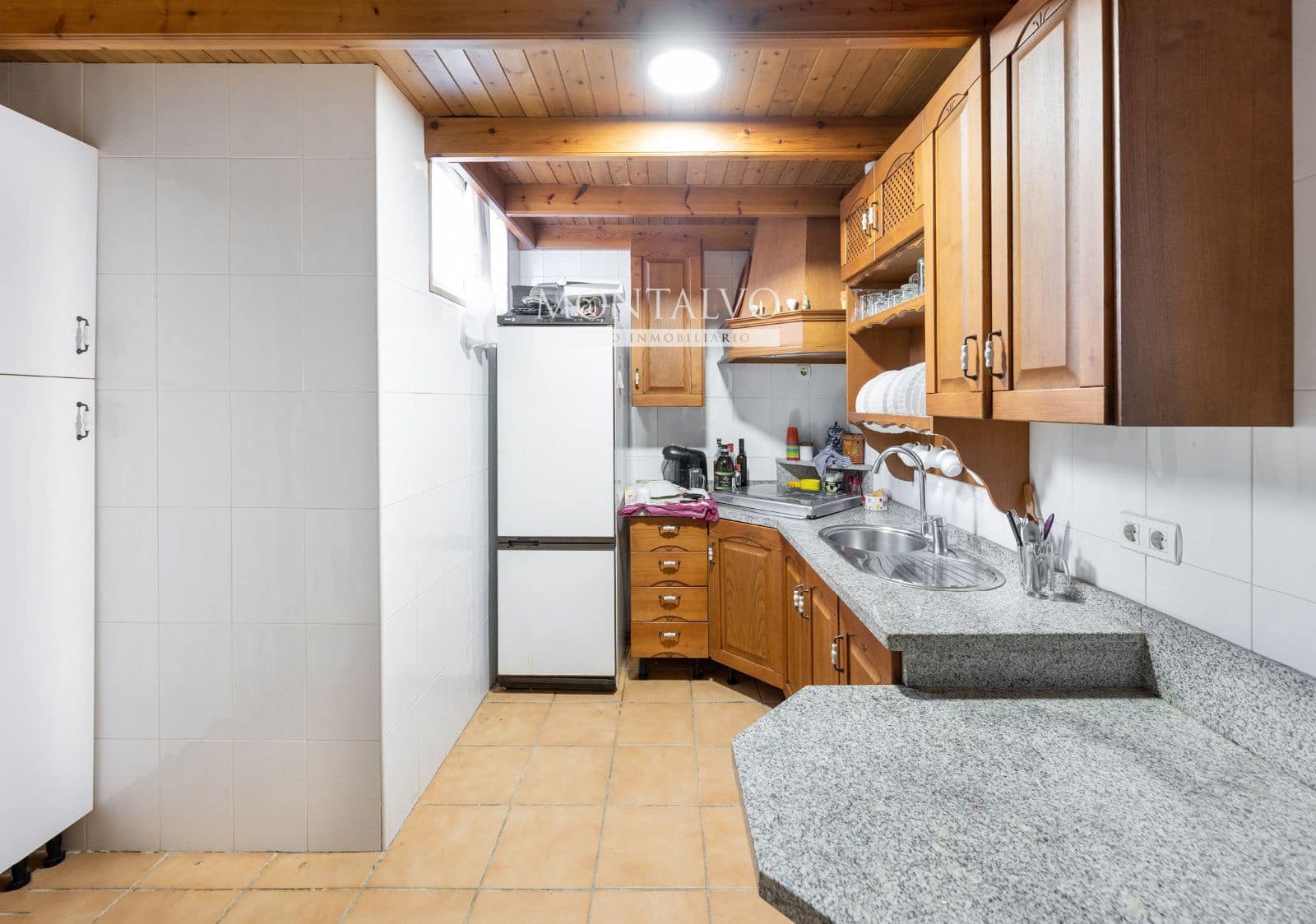 4 makuuhuone Huvila myytävänä paikassa Gojar mukana uima-altaan 
autotalli - 330 000 € (Ref: 9593151)