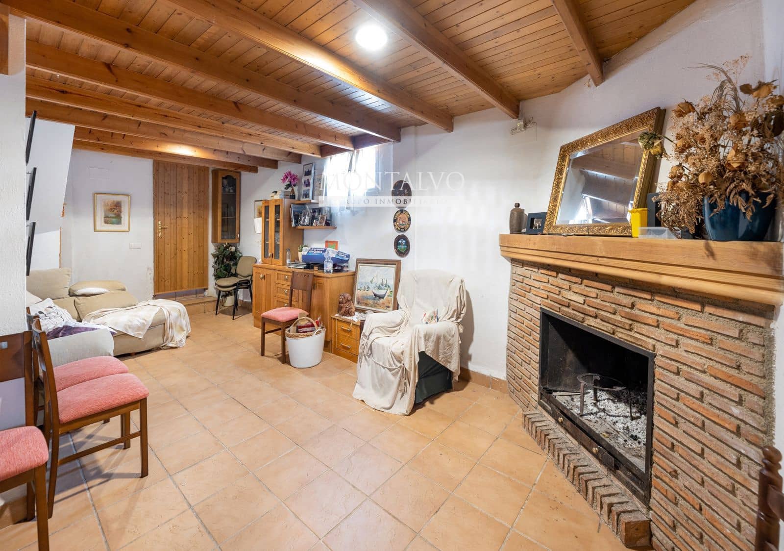 4 makuuhuone Huvila myytävänä paikassa Gojar mukana uima-altaan 
autotalli - 330 000 € (Ref: 9593151)