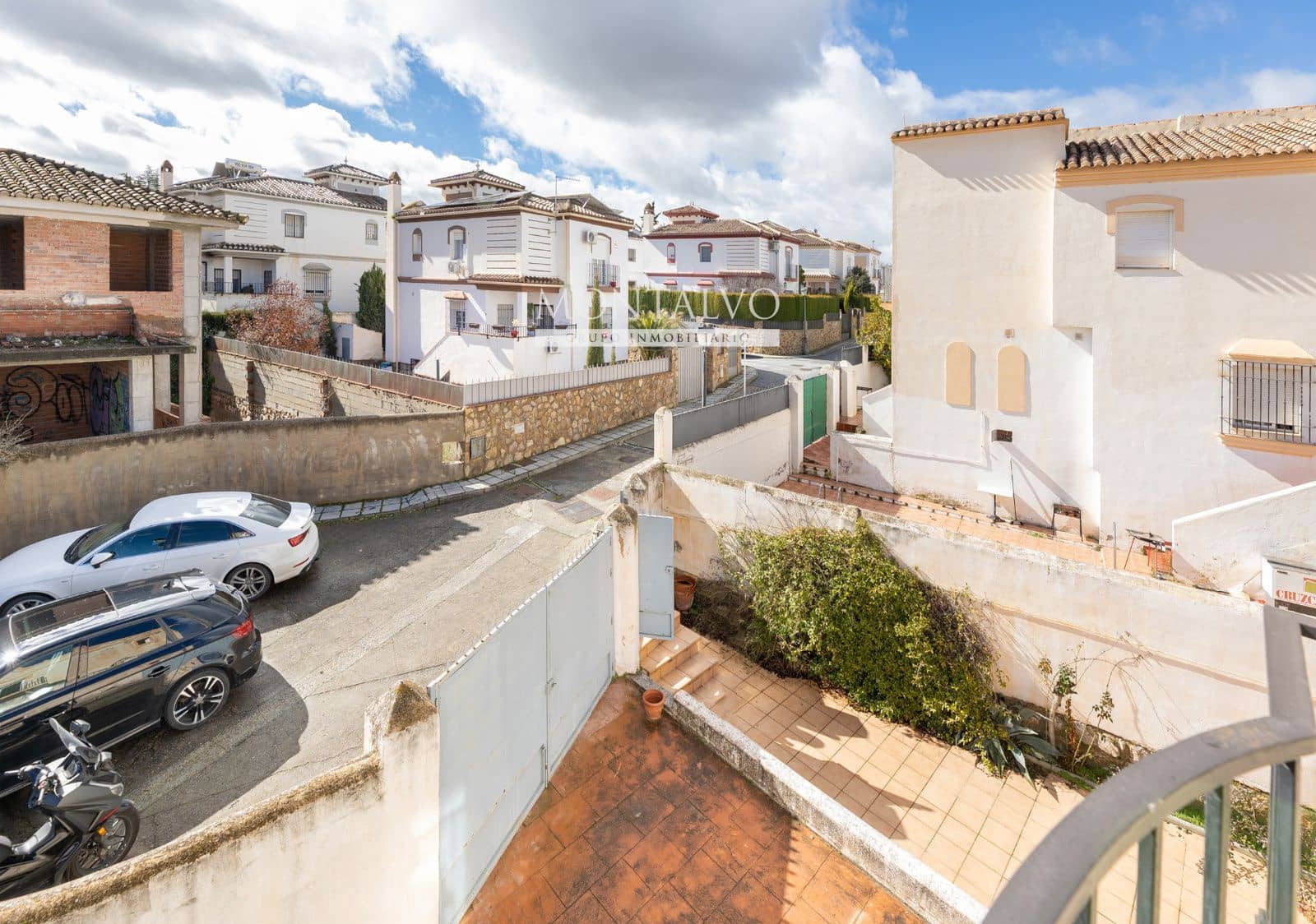 4 makuuhuone Huvila myytävänä paikassa Gojar mukana uima-altaan 
autotalli - 330 000 € (Ref: 9593151)