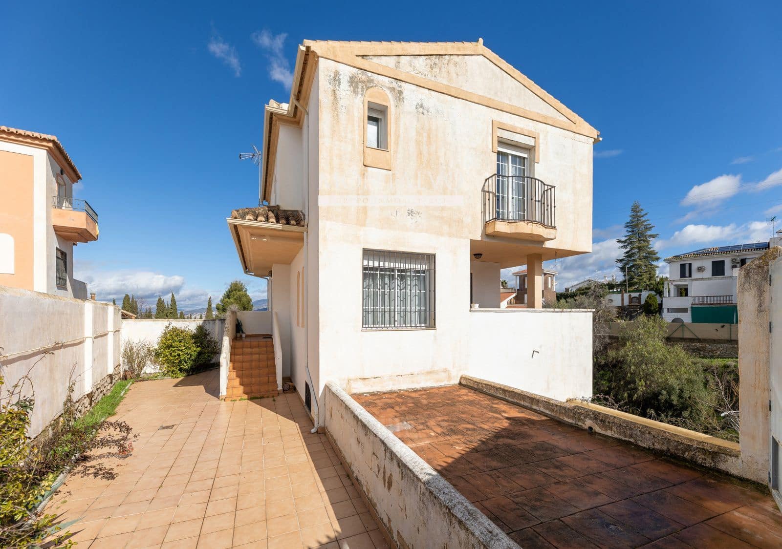 4 bedroom Villa for sale in Gojar with pool garage - € 330,000 (Ref: 9593151)