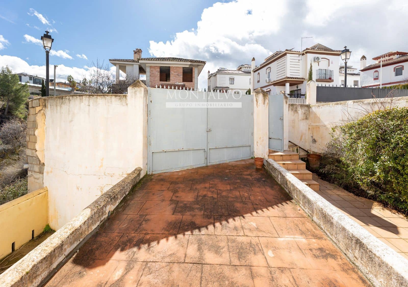 4 bedroom Villa for sale in Gojar with pool garage - € 330,000 (Ref: 9593151)