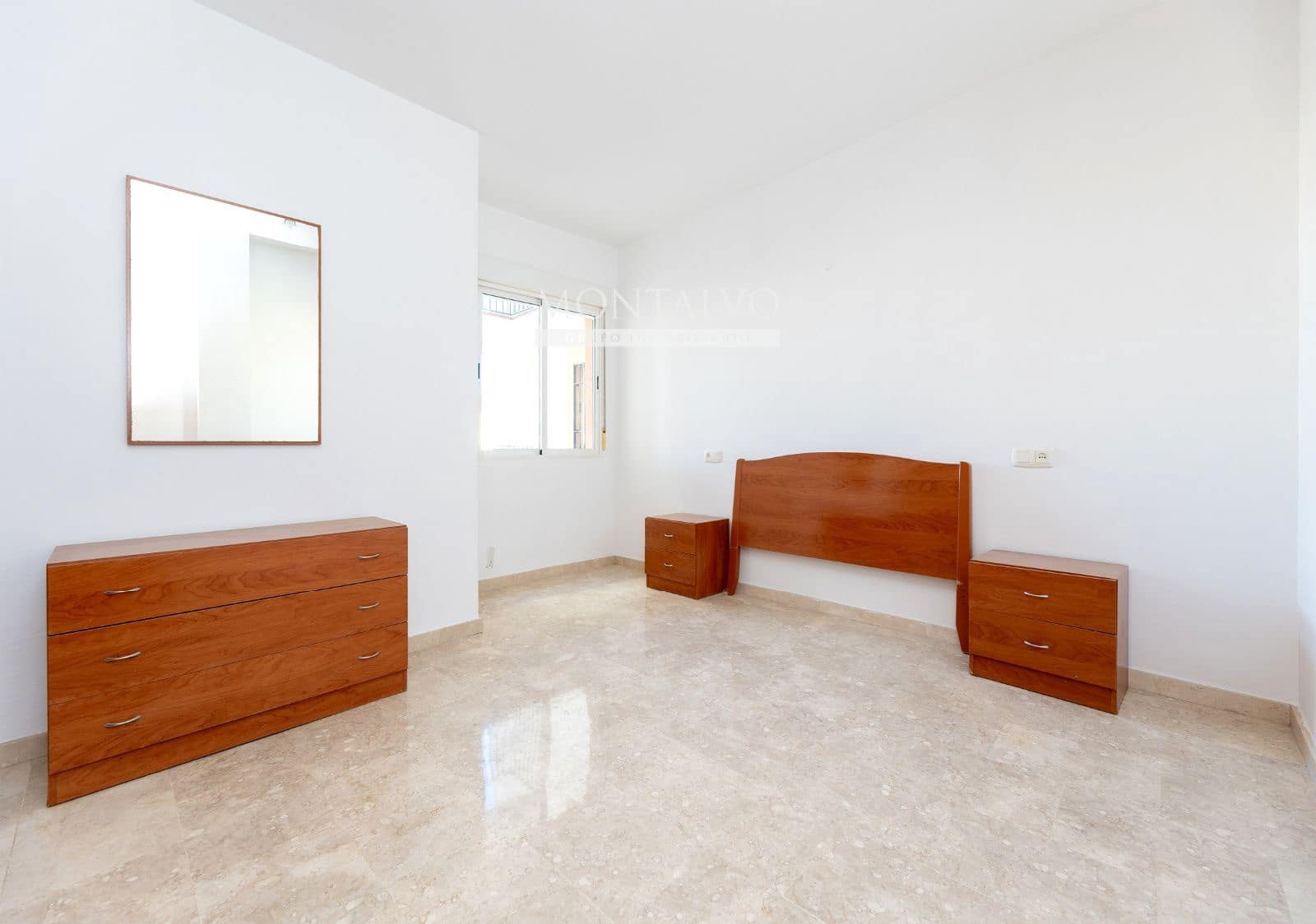 2 bedroom Flat for sale in Atarfe with garage - € 135,000 (Ref: 9700175)