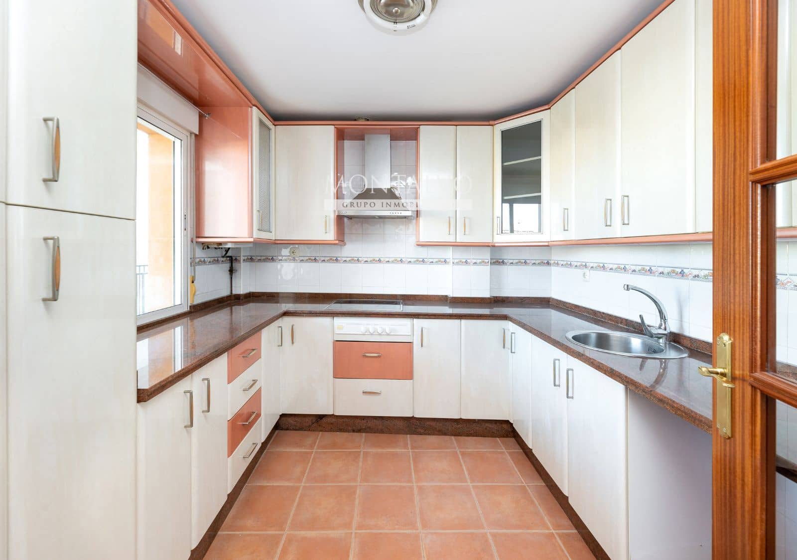 2 bedroom Flat for sale in Atarfe with garage - € 135,000 (Ref: 9700175)