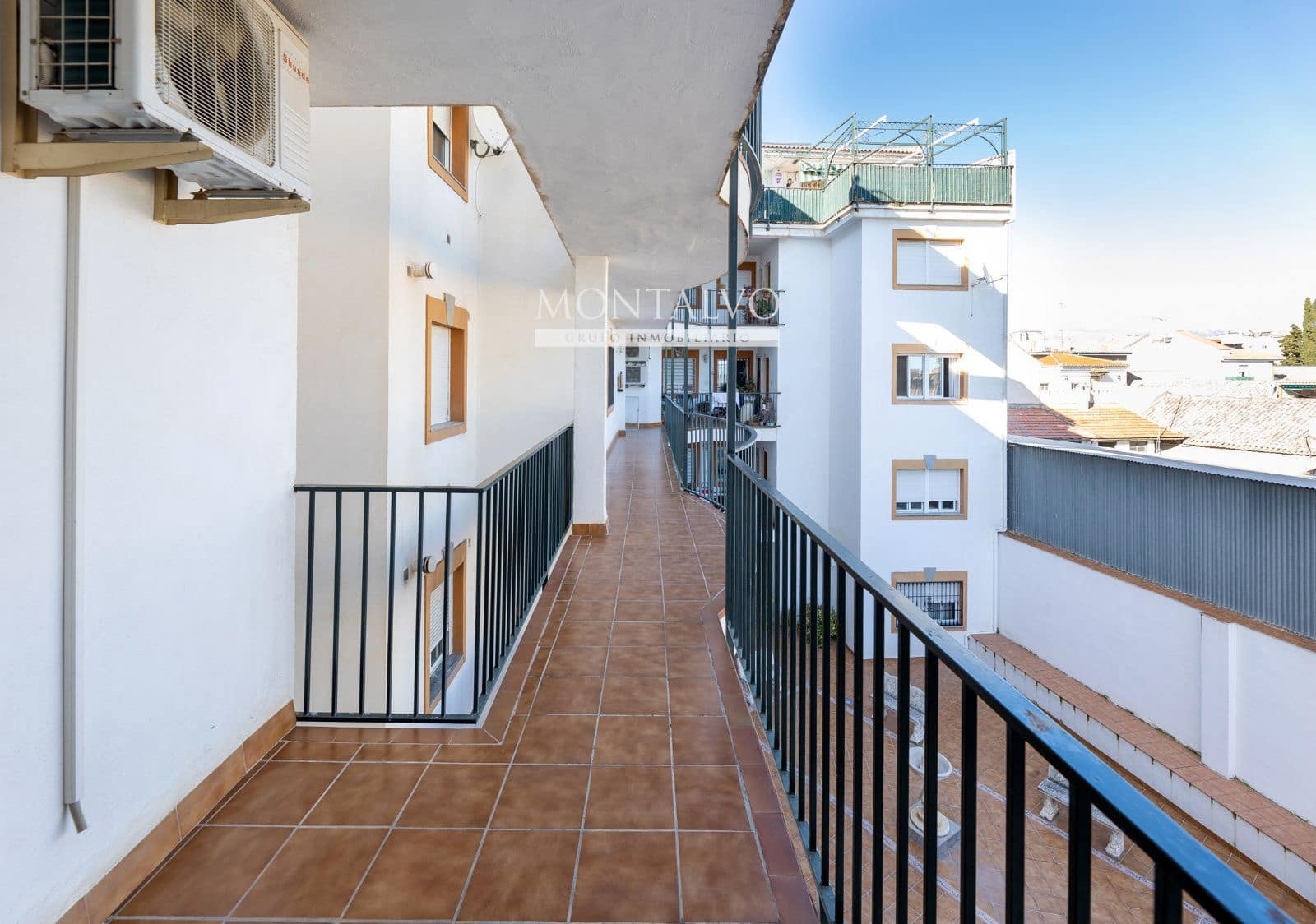 2 bedroom Flat for sale in Atarfe with garage - € 135,000 (Ref: 9700175)