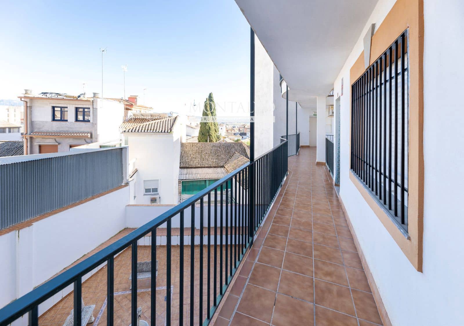 2 bedroom Flat for sale in Atarfe with garage - € 135,000 (Ref: 9700175)