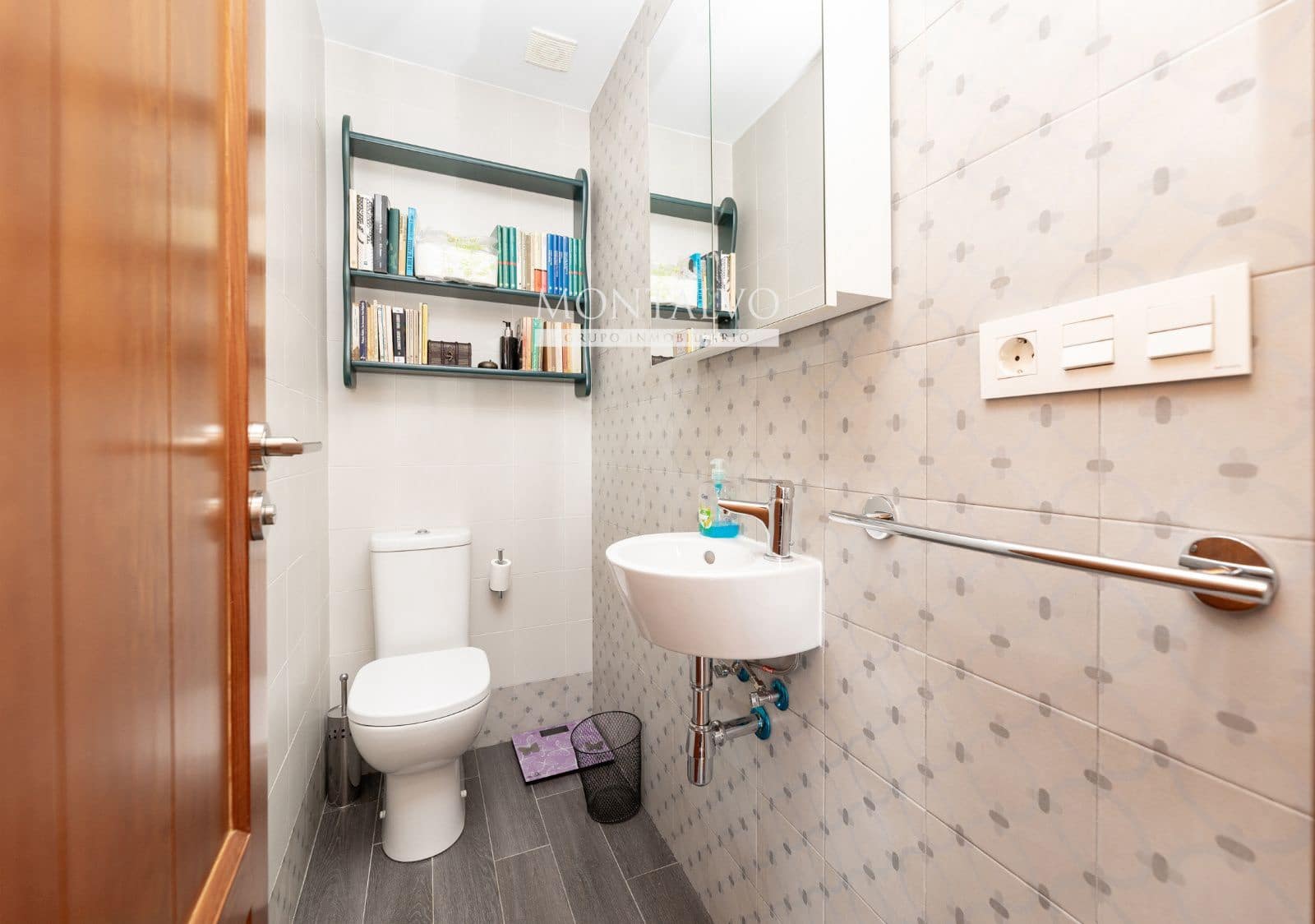 3 bedroom Flat for rent in Granada city with pool garage - € 1,200 (Ref: 9754253)