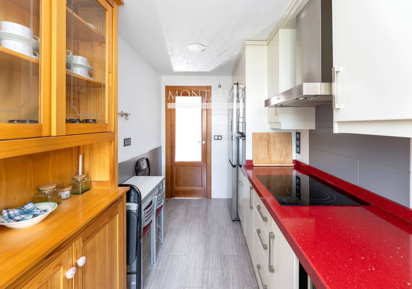 3 bedroom Flat for rent in Granada city with pool garage - € 1,200 (Ref: 9754253)