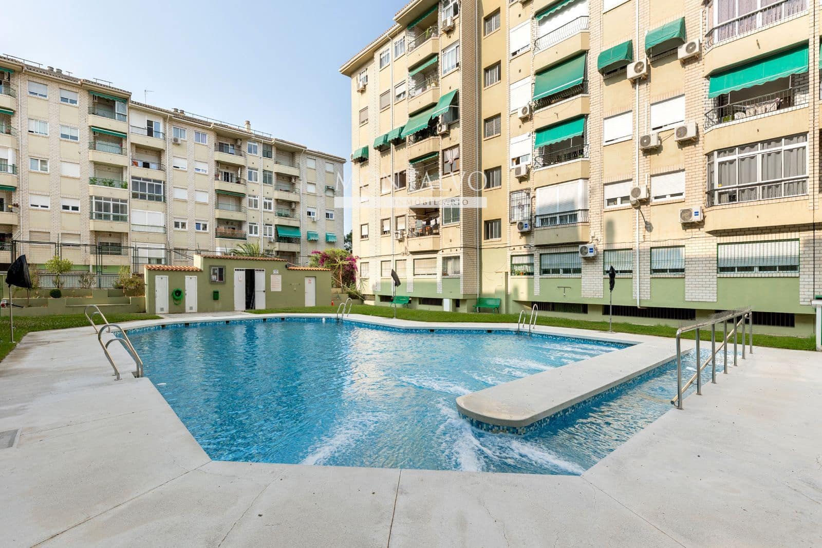 3 bedroom Flat for rent in Granada city with pool garage - € 1,200 (Ref: 9754253)