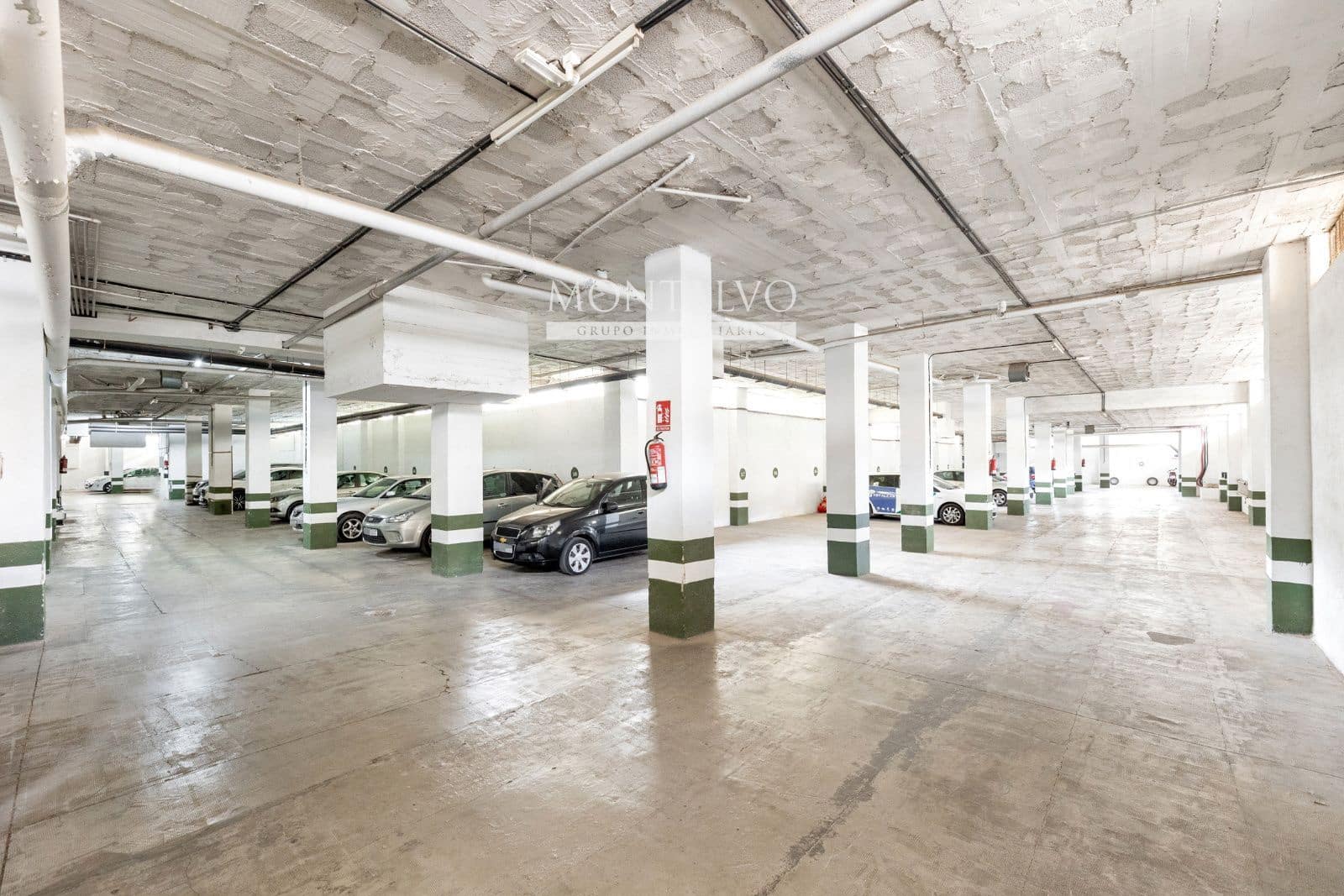 3 bedroom Flat for rent in Granada city with pool garage - € 1,200 (Ref: 9754253)