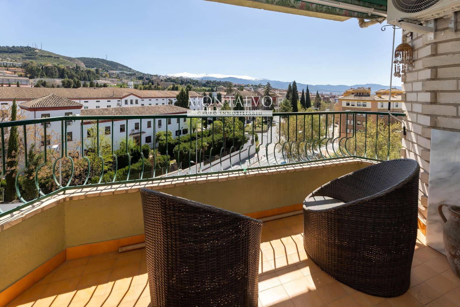 3 bedroom Flat for rent in Granada city with pool garage - € 1,200 (Ref: 9754253)