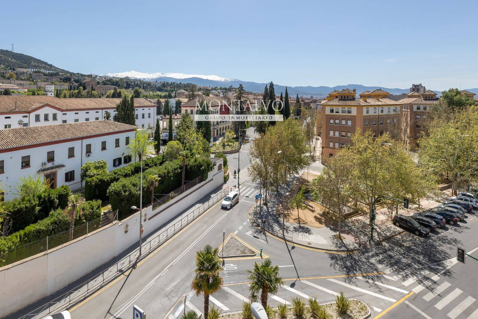 3 bedroom Flat for rent in Granada city with pool garage - € 1,200 (Ref: 9754253)