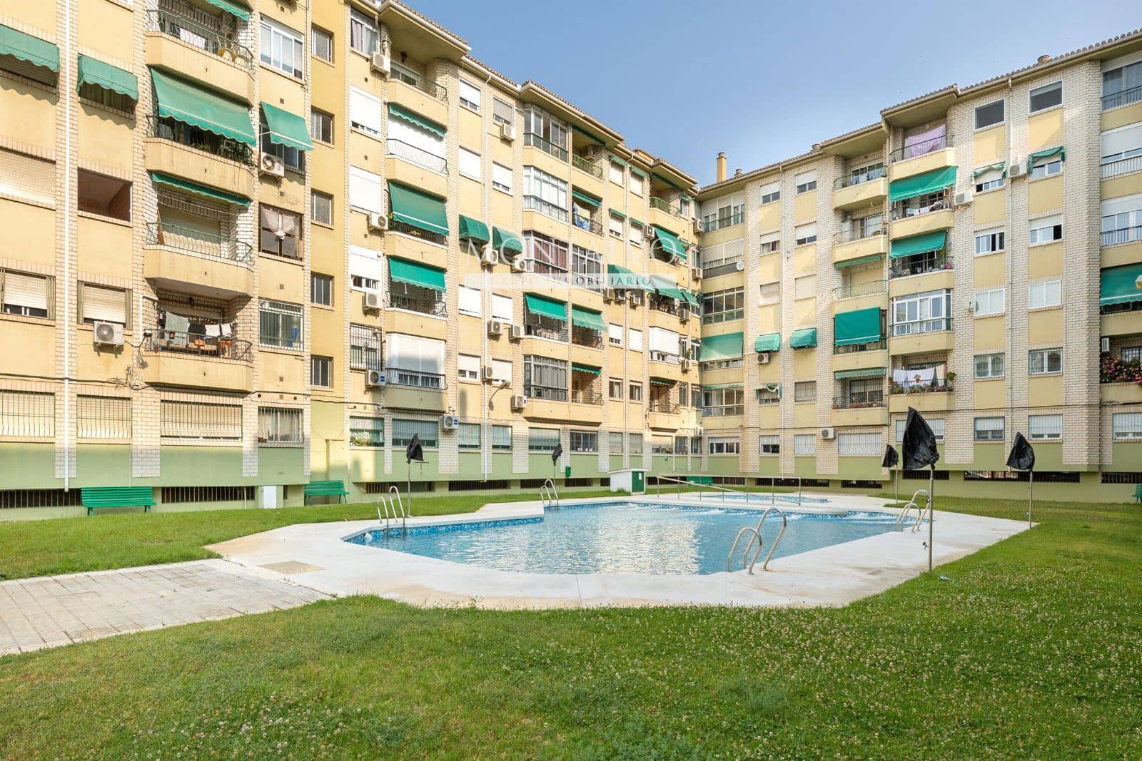 3 bedroom Flat for rent in Granada city with pool garage - € 1,200 (Ref: 9754253)