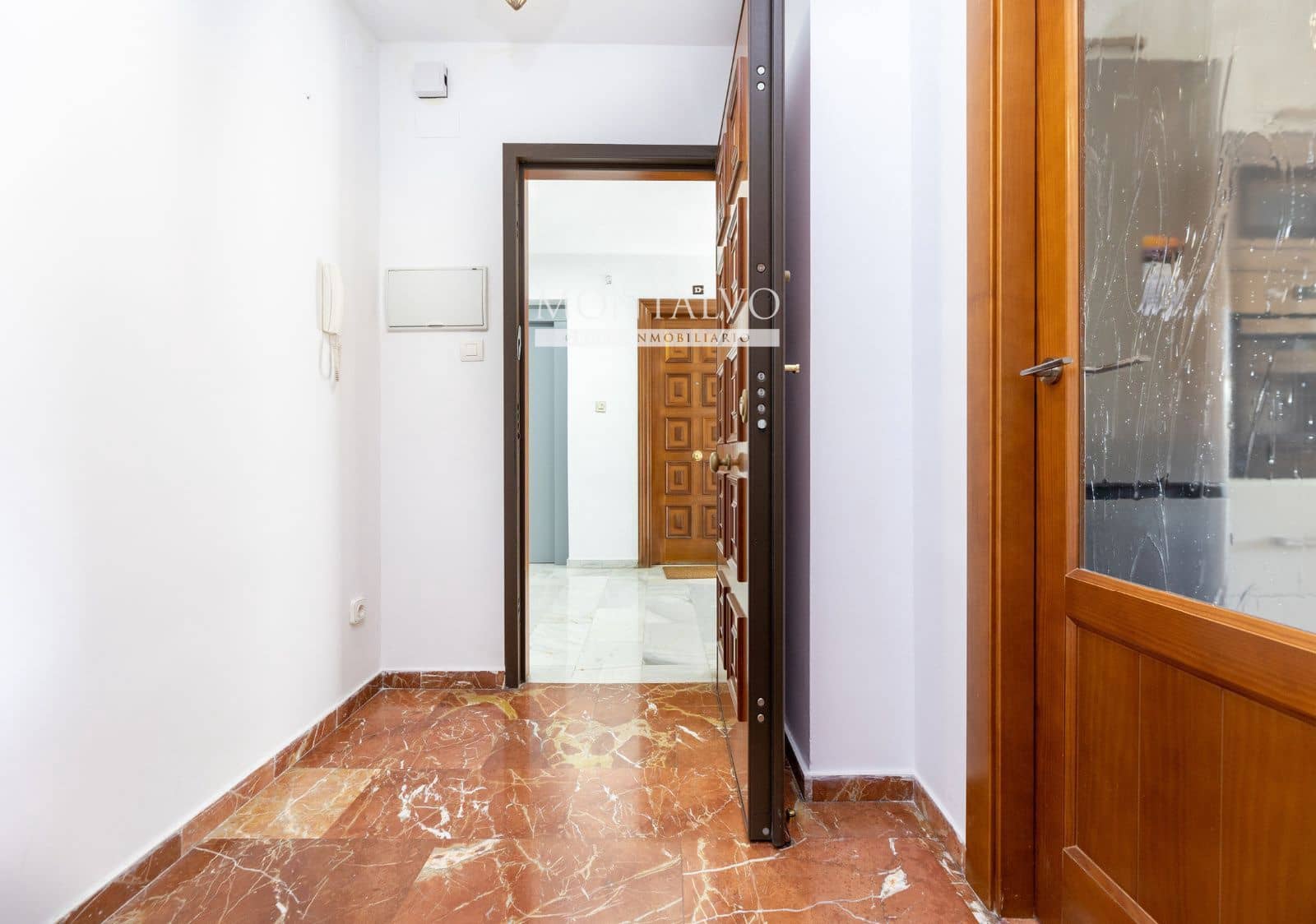 3 bedroom Flat for rent in Granada city with pool garage - € 1,200 (Ref: 9754253)