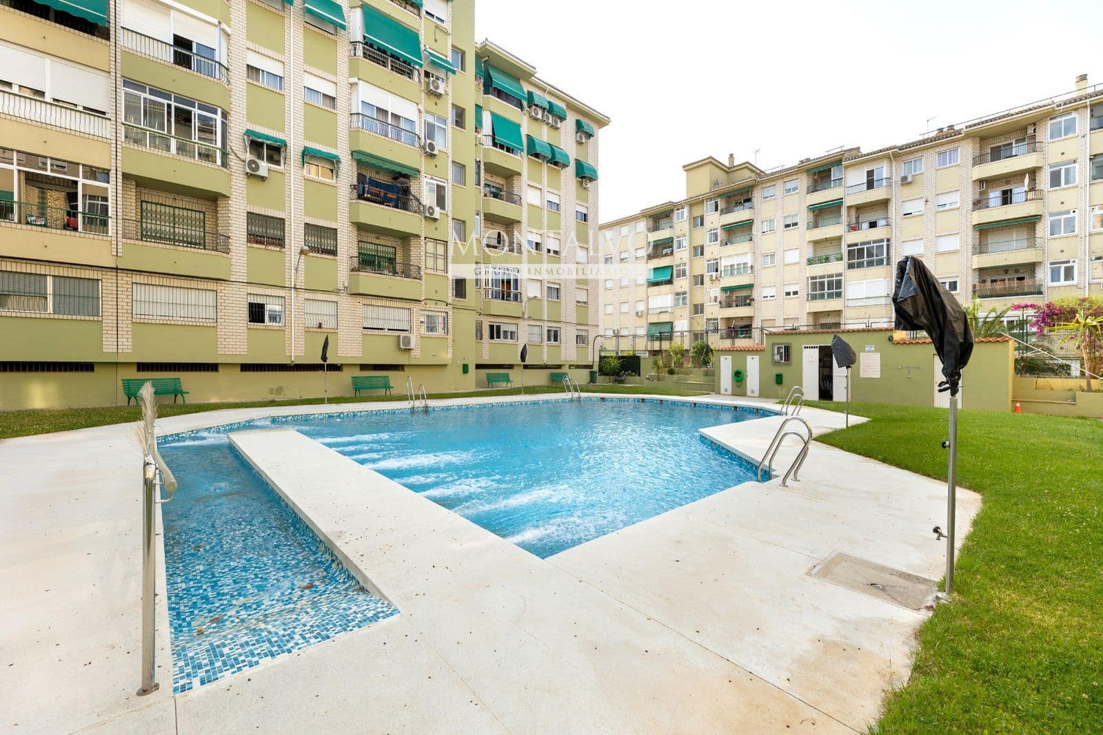 3 bedroom Flat for rent in Granada city with pool garage - € 1,200 (Ref: 9754253)