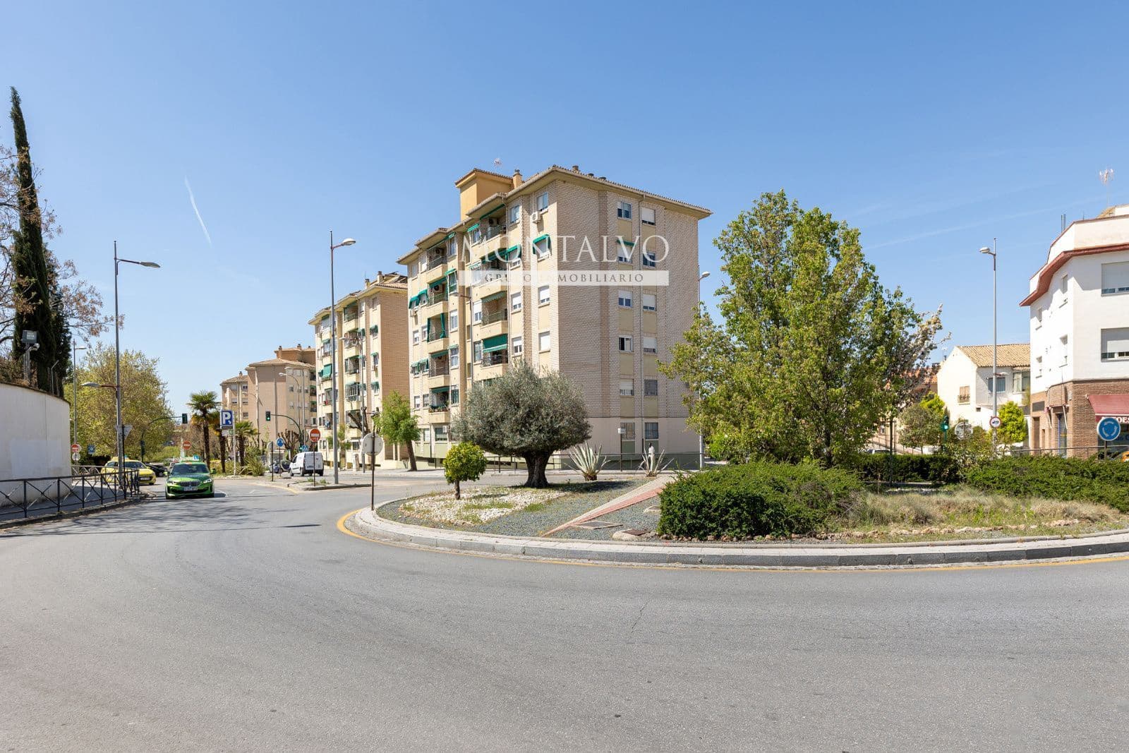 3 bedroom Flat for rent in Granada city with pool garage - € 1,200 (Ref: 9754253)