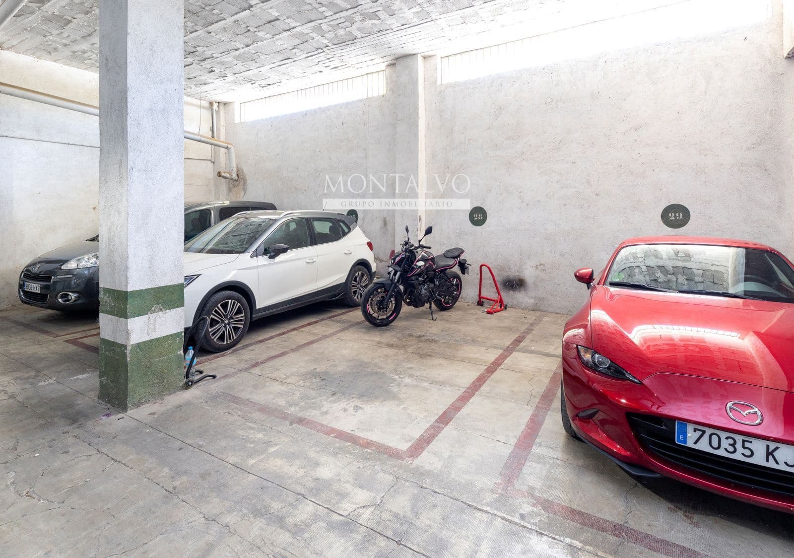 3 bedroom Flat for rent in Granada city with pool garage - € 1,200 (Ref: 9754253)