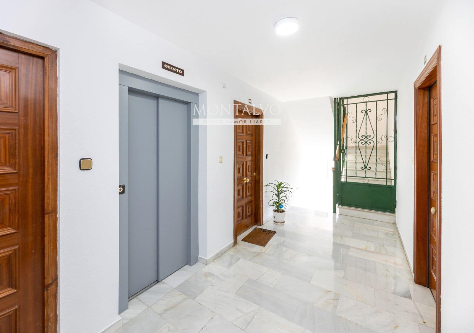 3 bedroom Flat for rent in Granada city with pool garage - € 1,200 (Ref: 9754253)