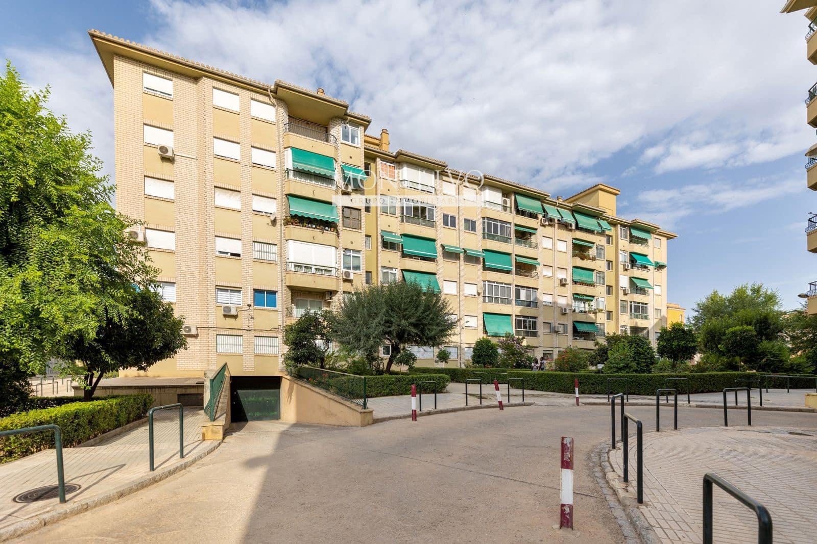 3 bedroom Flat for rent in Granada city with pool garage - € 1,200 (Ref: 9754253)