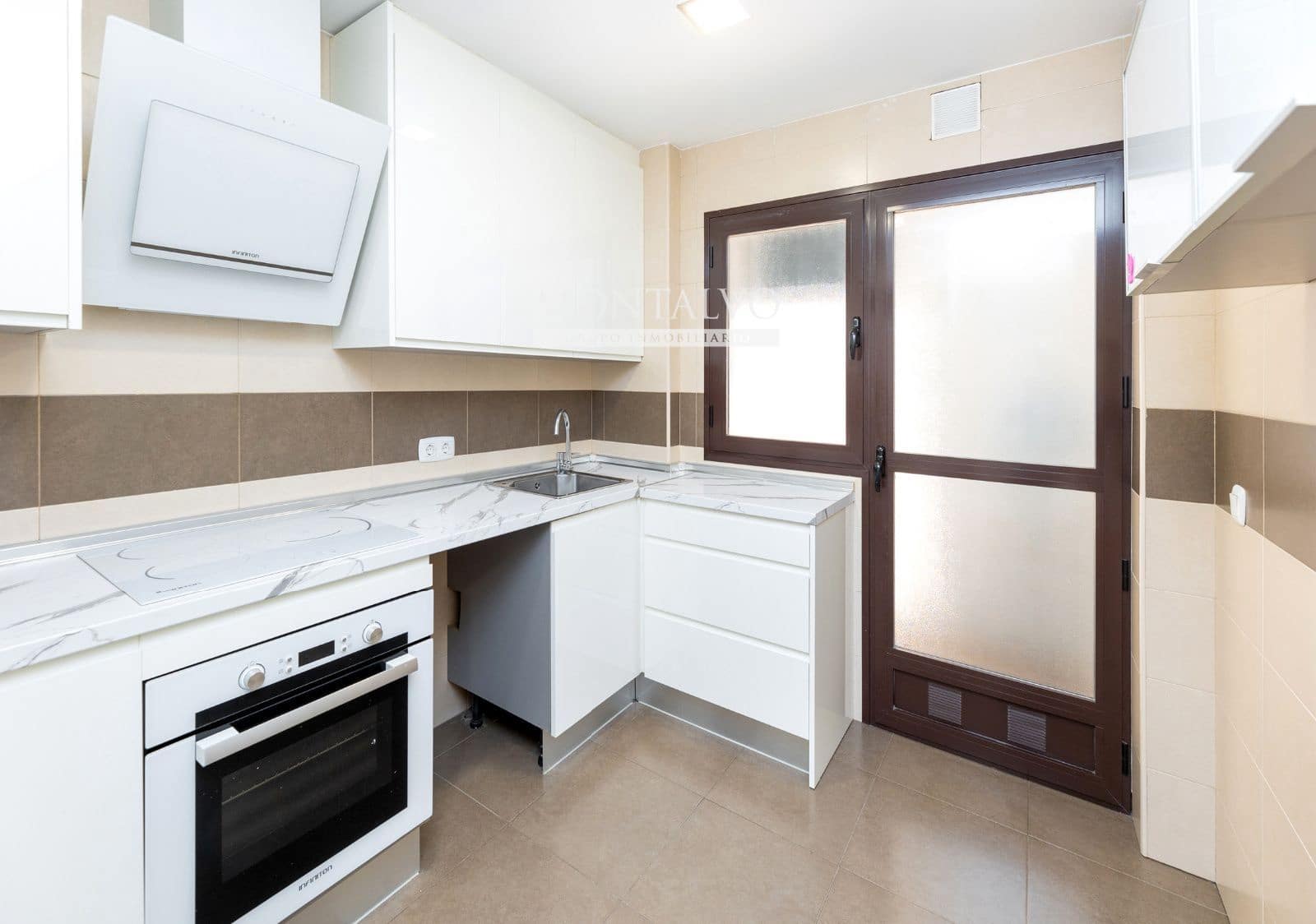 2 soverom Leilighet til leie i Atarfe - € 650 (Ref: 9789455)