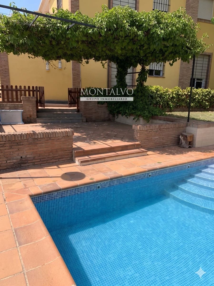 Villa for sale in Huetor Santillan - € 520,000 (Ref: 9803766)