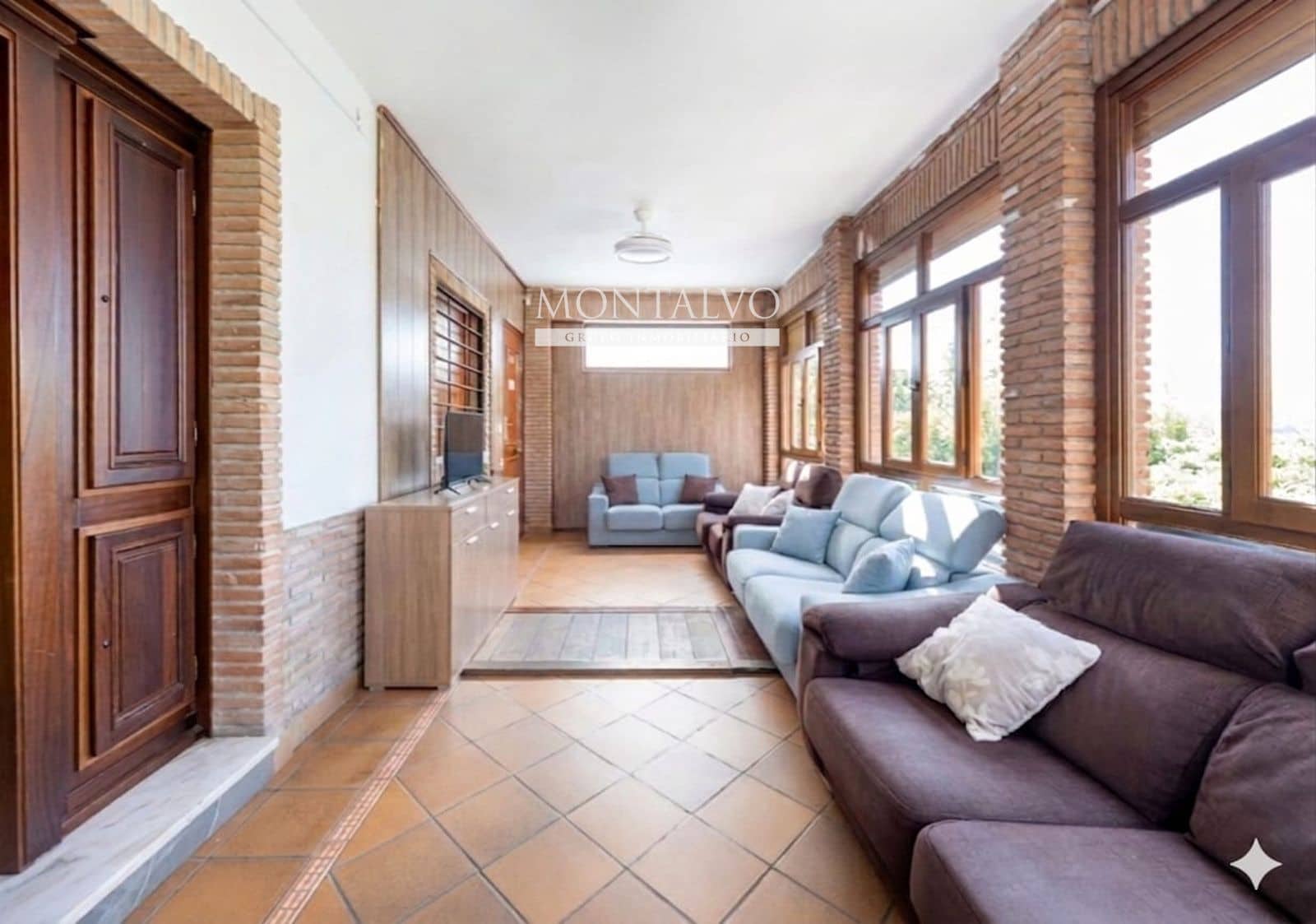 Villa for sale in Huetor Santillan - € 520,000 (Ref: 9803766)