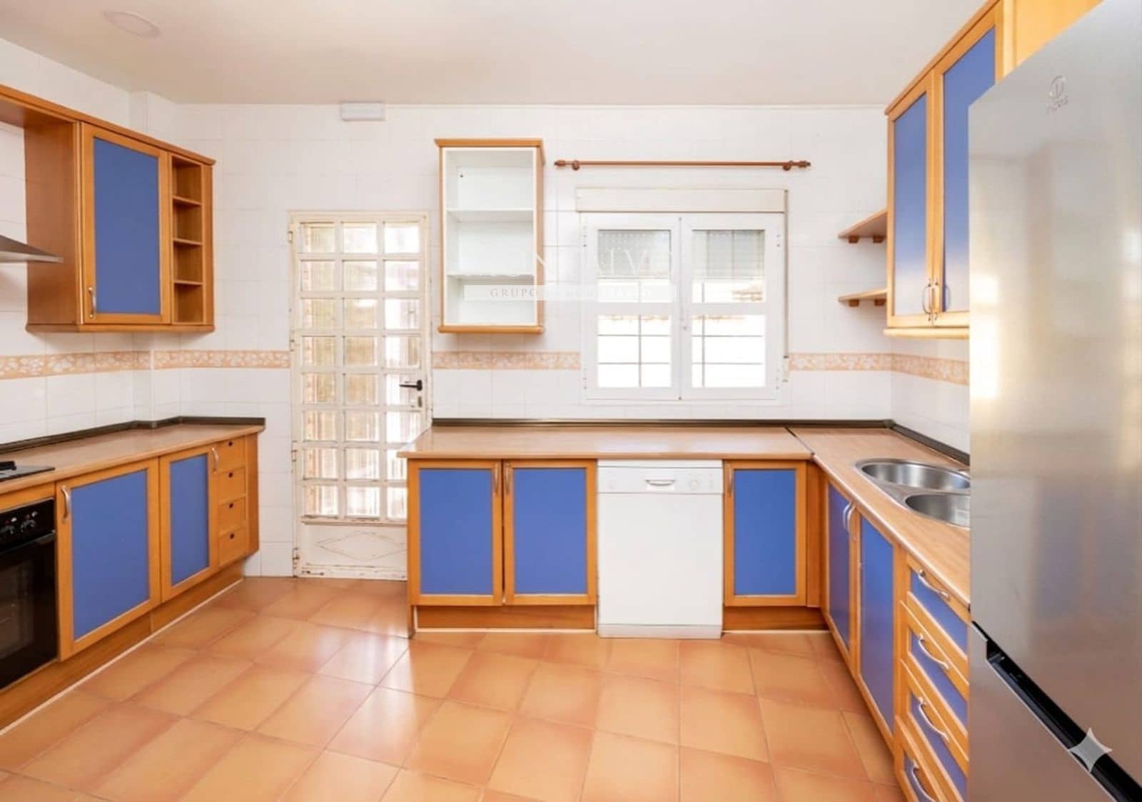 Villa for sale in Huetor Santillan - € 520,000 (Ref: 9803766)