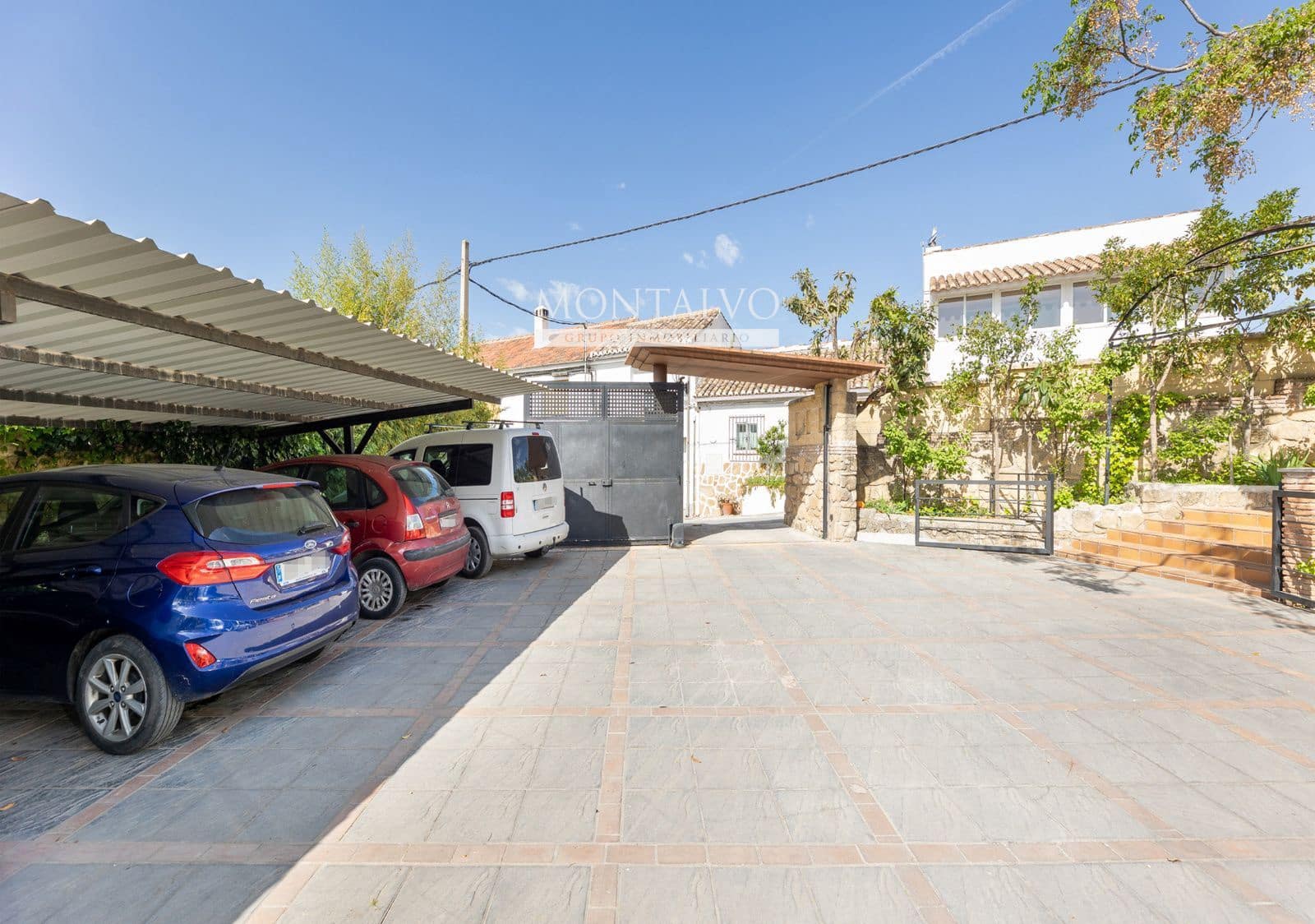 Villa for sale in Huetor Santillan - € 520,000 (Ref: 9803766)