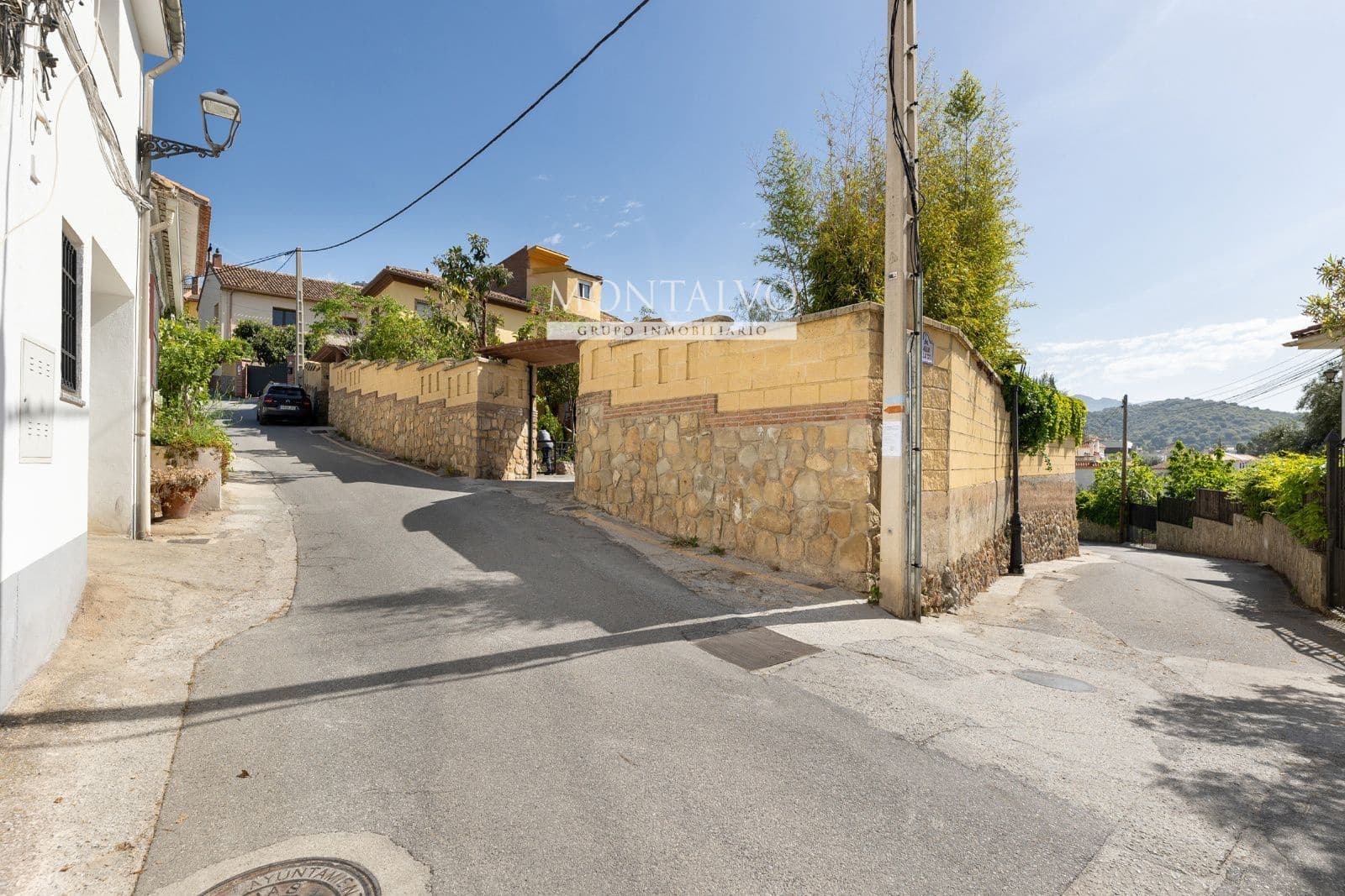 Villa for sale in Huetor Santillan - € 520,000 (Ref: 9803766)