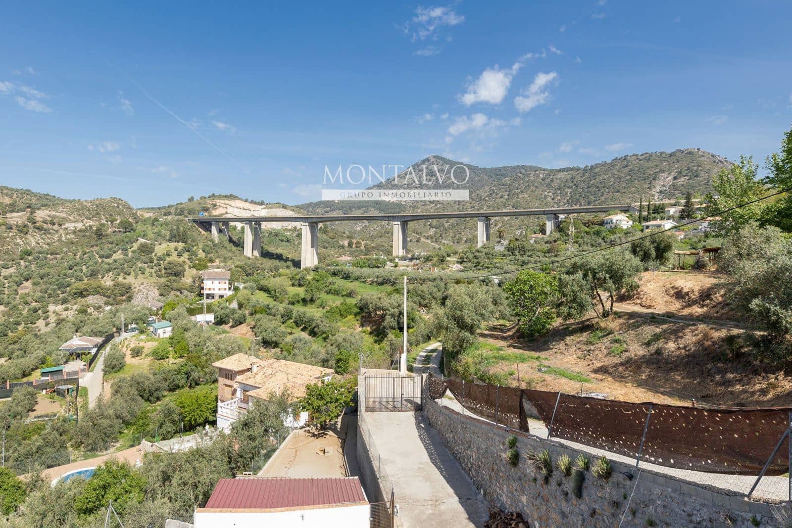 Villa for sale in Huetor Santillan - € 520,000 (Ref: 9803766)