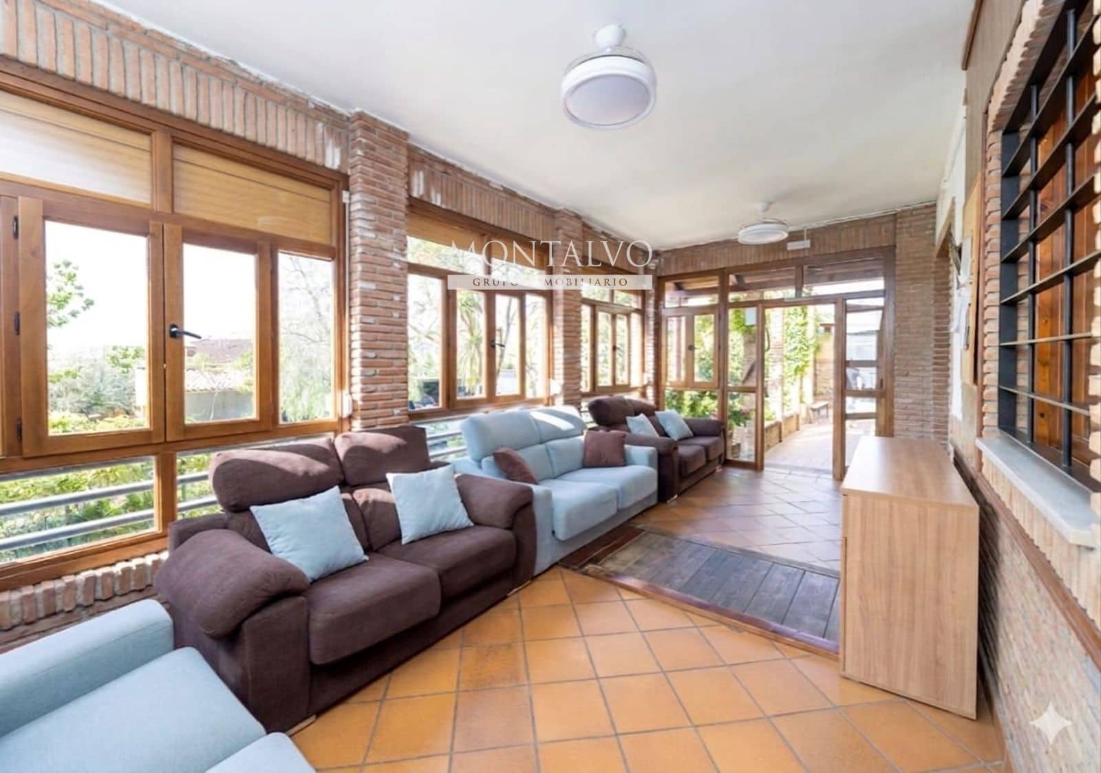 Villa for sale in Huetor Santillan - € 520,000 (Ref: 9803766)