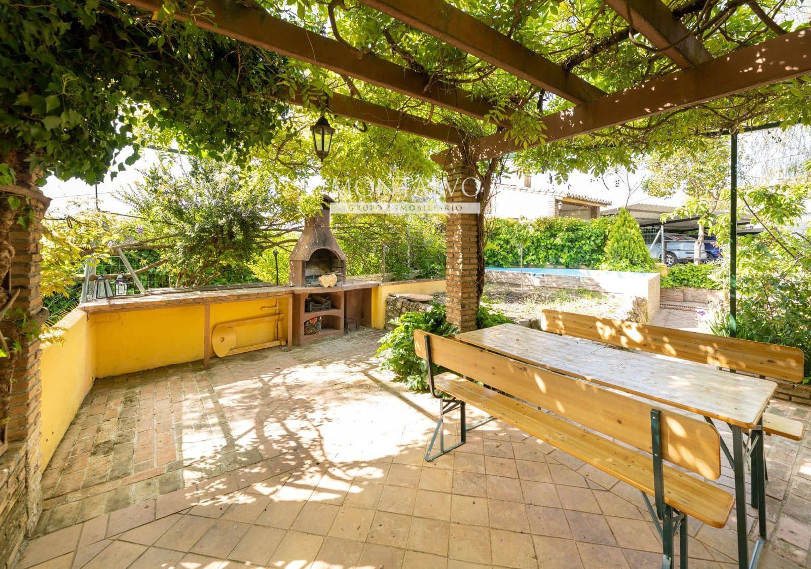 Villa for sale in Huetor Santillan - € 520,000 (Ref: 9803766)