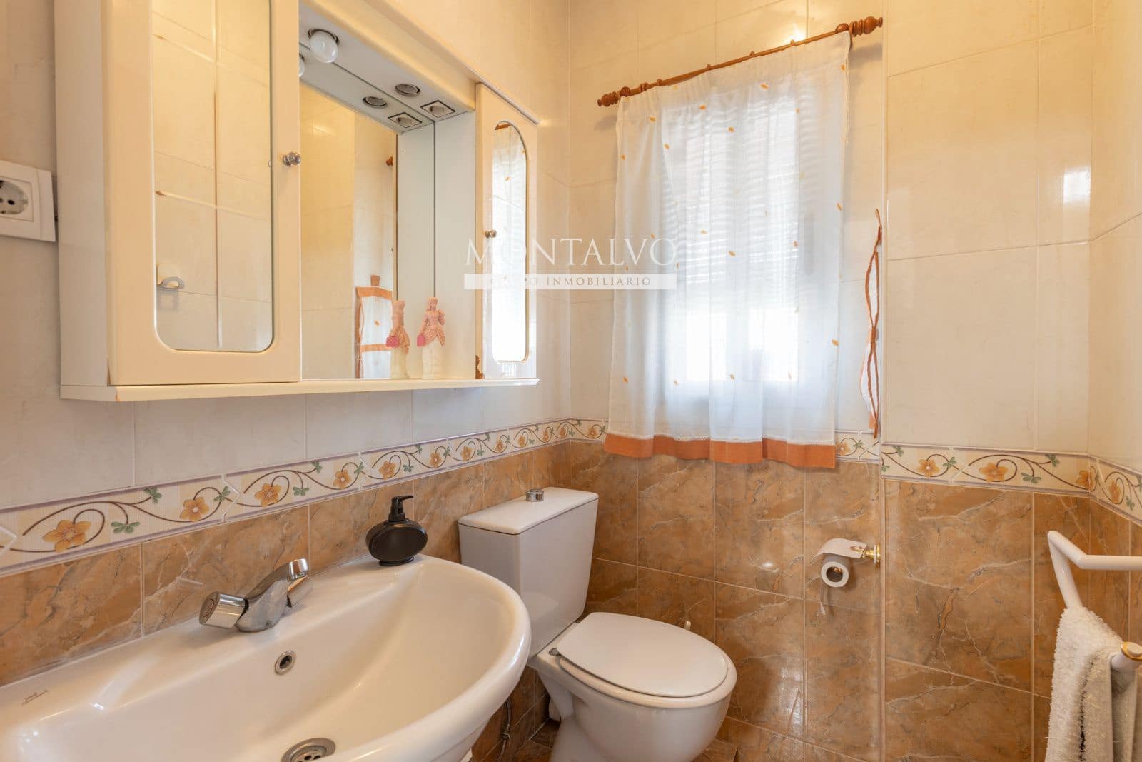 5 bedroom Villa for sale in Atarfe - € 175,000 (Ref: 9821686)