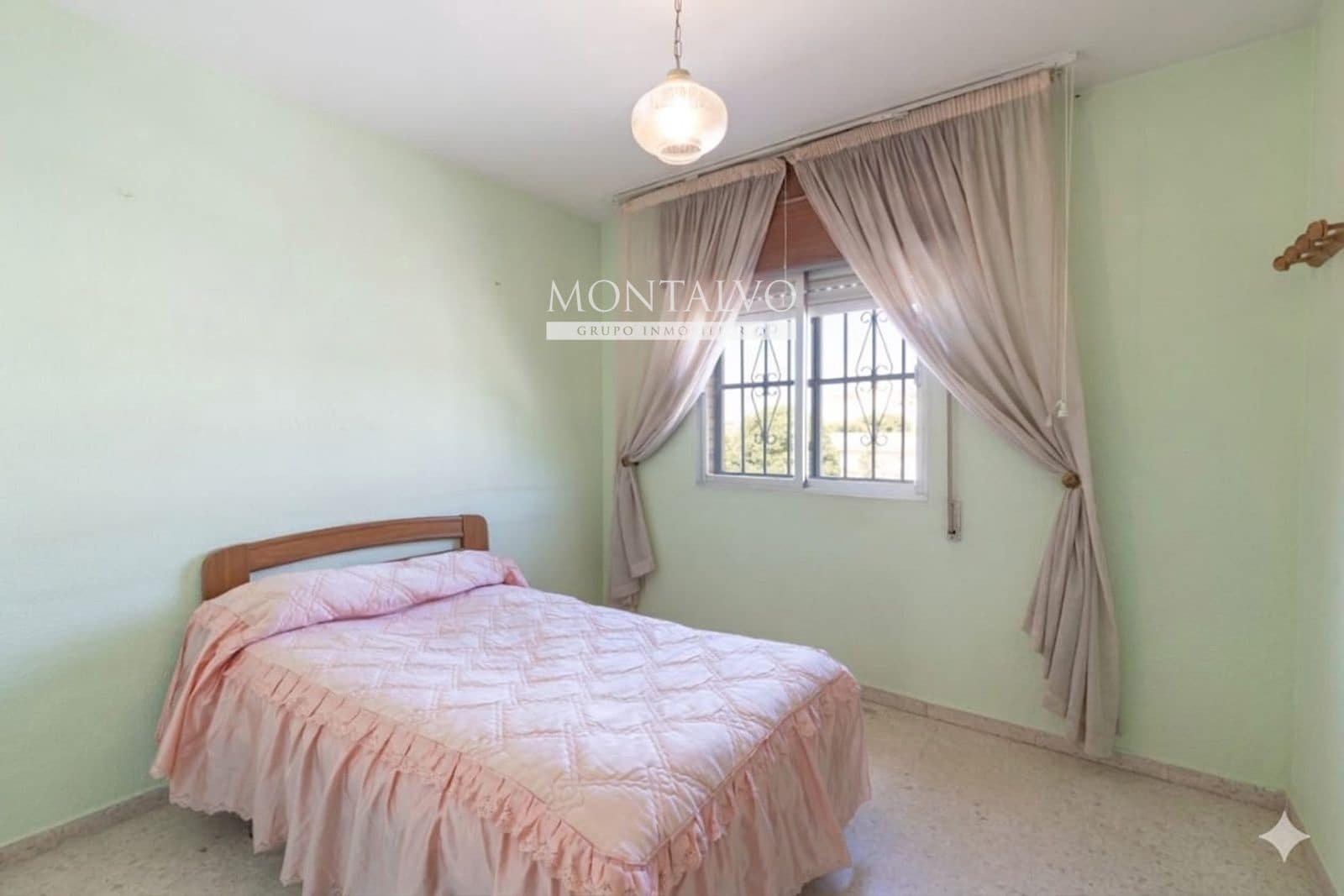 5 bedroom Villa for sale in Atarfe - € 175,000 (Ref: 9821686)