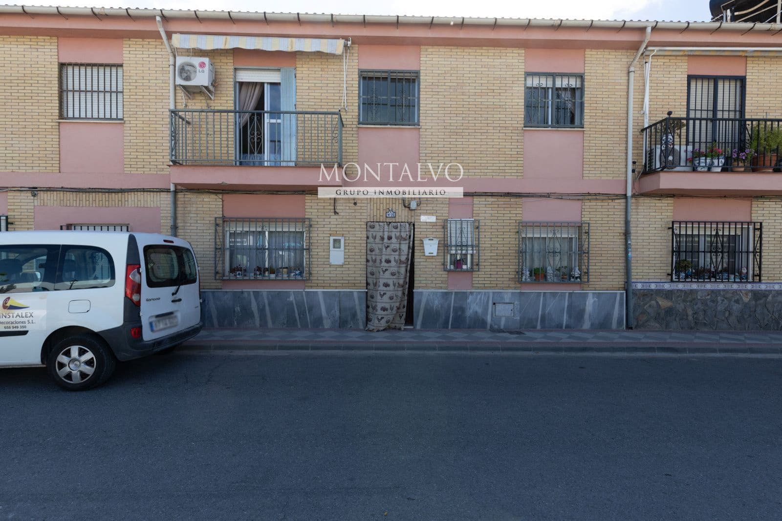 5 bedroom Villa for sale in Atarfe - € 175,000 (Ref: 9821686)