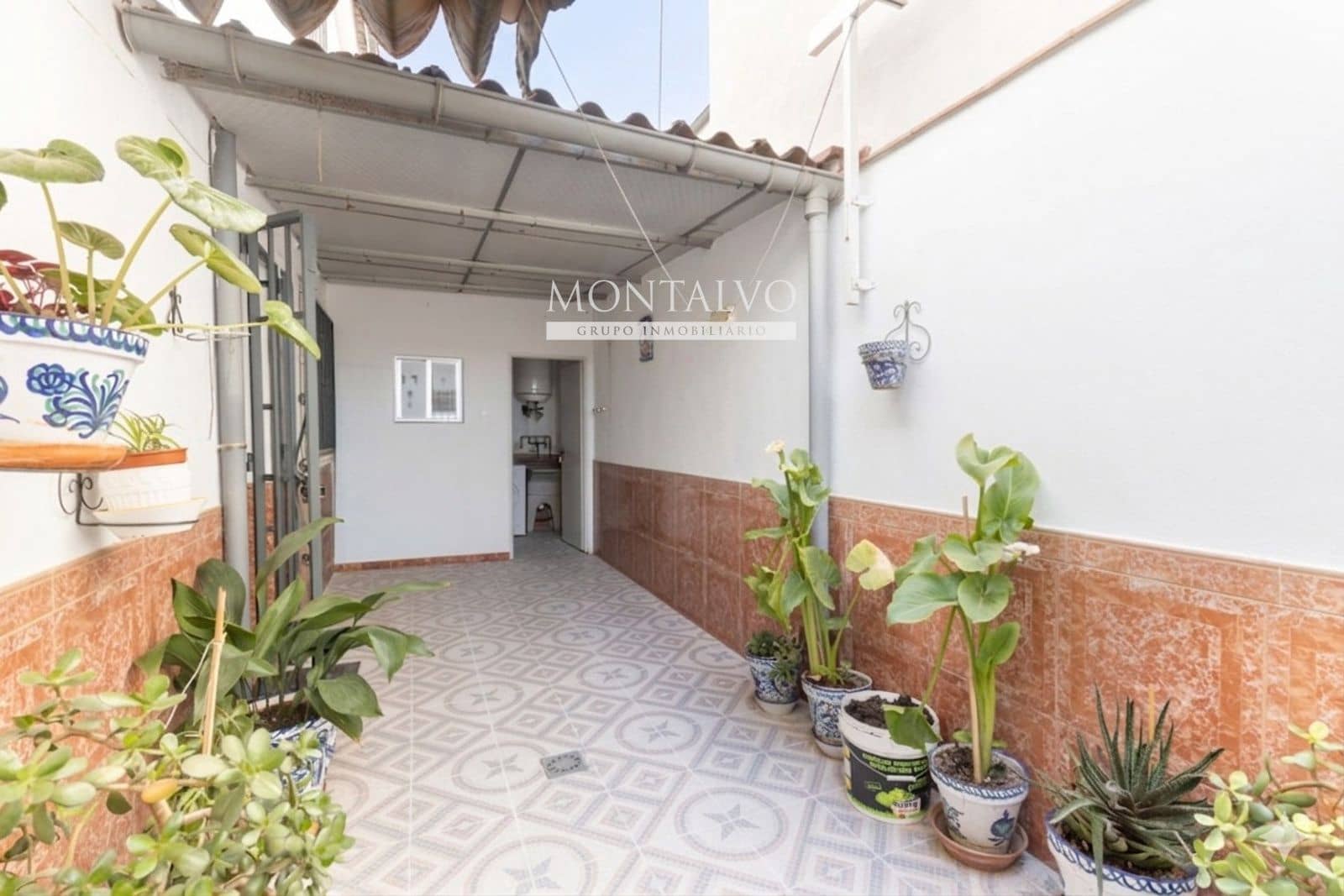 5 bedroom Villa for sale in Atarfe - € 175,000 (Ref: 9821686)