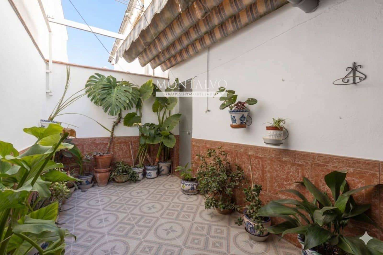 5 bedroom Villa for sale in Atarfe - € 175,000 (Ref: 9821686)