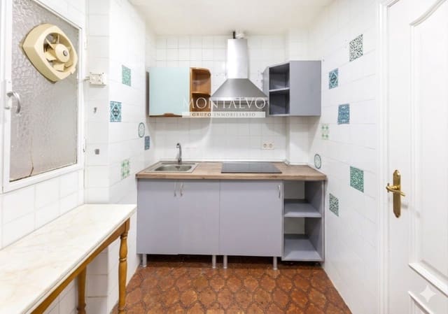 4 soveværelse Lejlighed til salg i Camino de Ronda - Rosaleda, Granada by - € 290.000 (Ref: 9824227)
