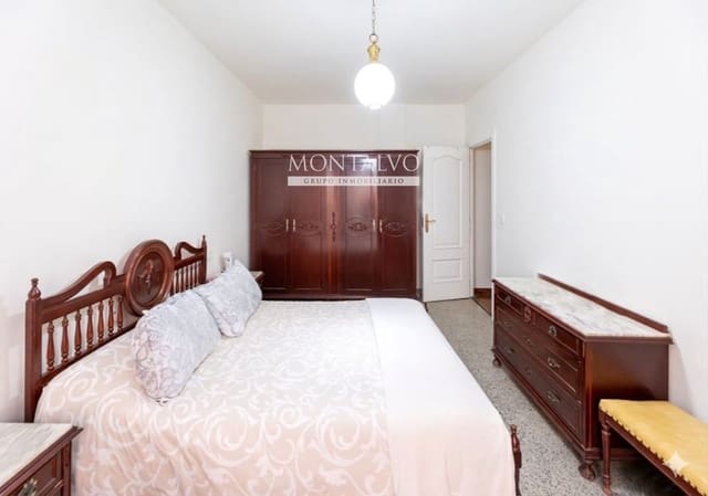 4 soveværelse Lejlighed til salg i Camino de Ronda - Rosaleda, Granada by - € 290.000 (Ref: 9824227)
