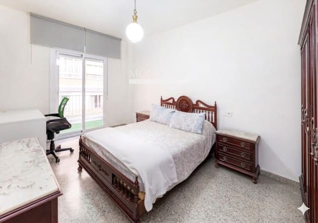4 soveværelse Lejlighed til salg i Camino de Ronda - Rosaleda, Granada by - € 290.000 (Ref: 9824227)