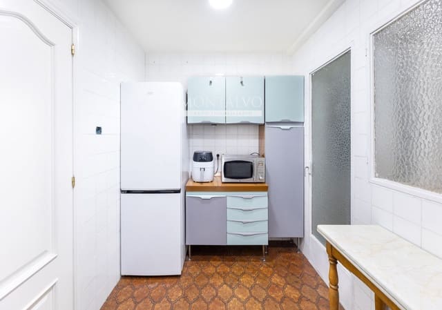 4 soveværelse Lejlighed til salg i Camino de Ronda - Rosaleda, Granada by - € 290.000 (Ref: 9824227)