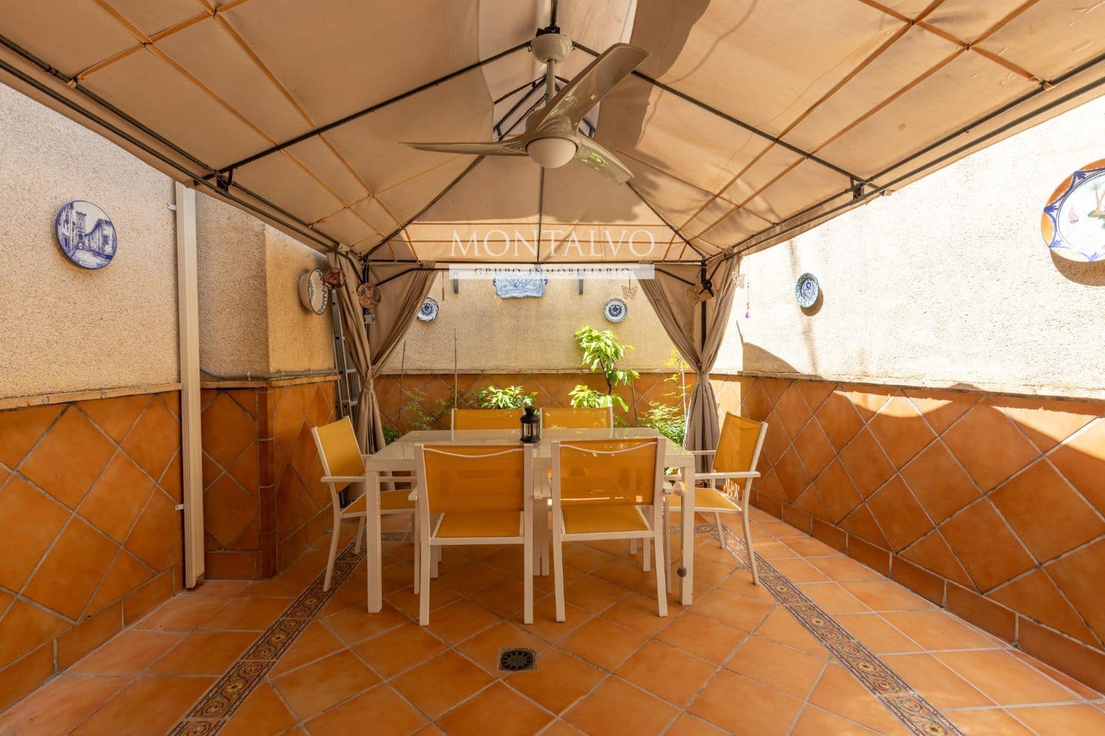 4 bedroom Townhouse for sale in Albolote with garage - € 299,000 (Ref: 9827695)