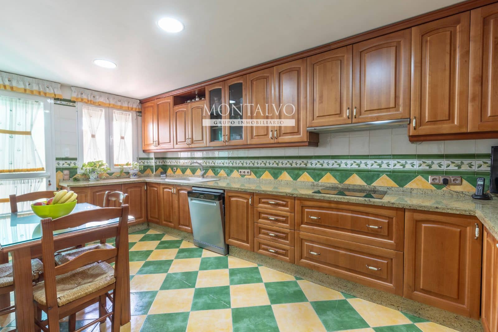 4 bedroom Townhouse for sale in Albolote with garage - € 299,000 (Ref: 9827695)