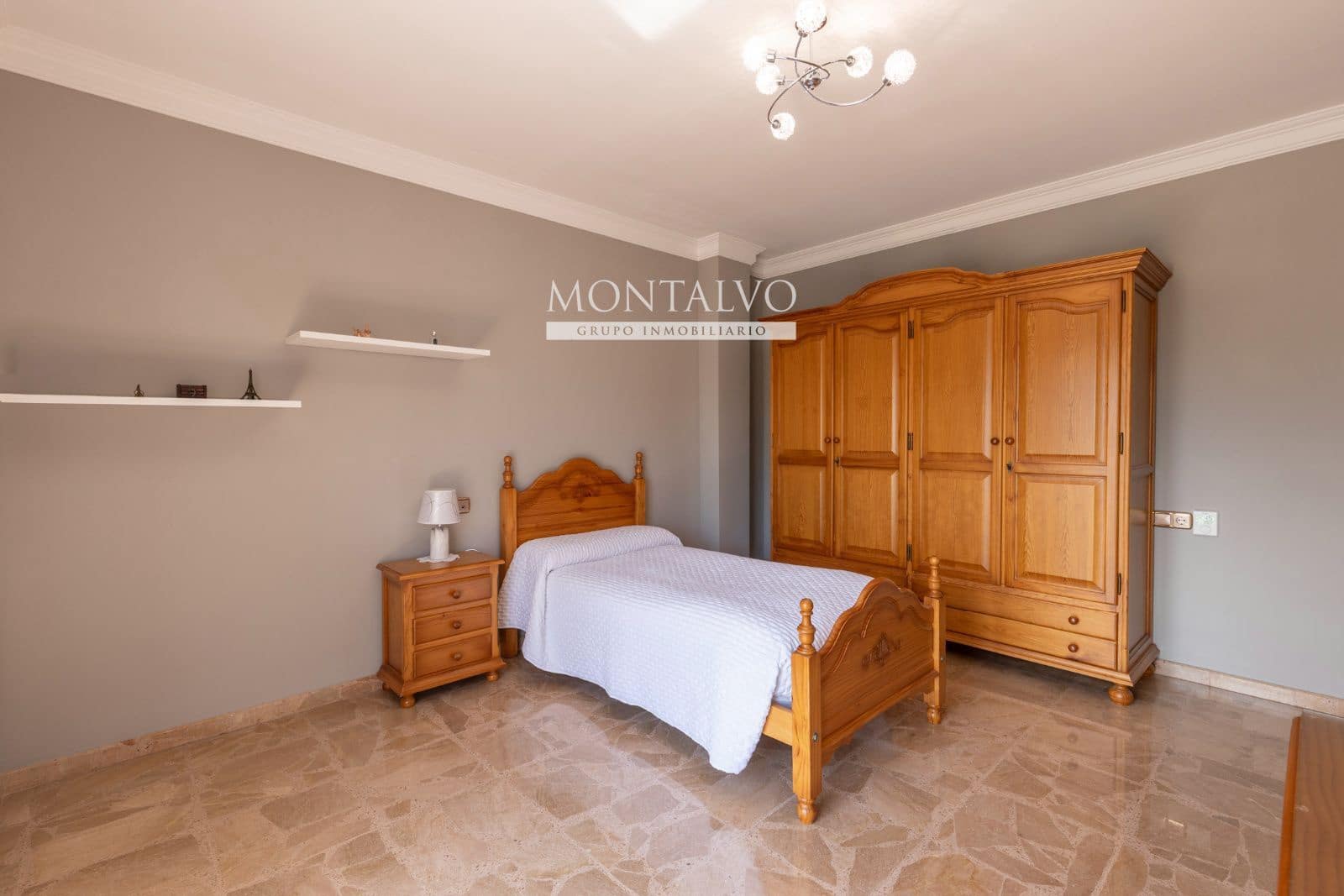 4 bedroom Townhouse for sale in Albolote with garage - € 299,000 (Ref: 9827695)