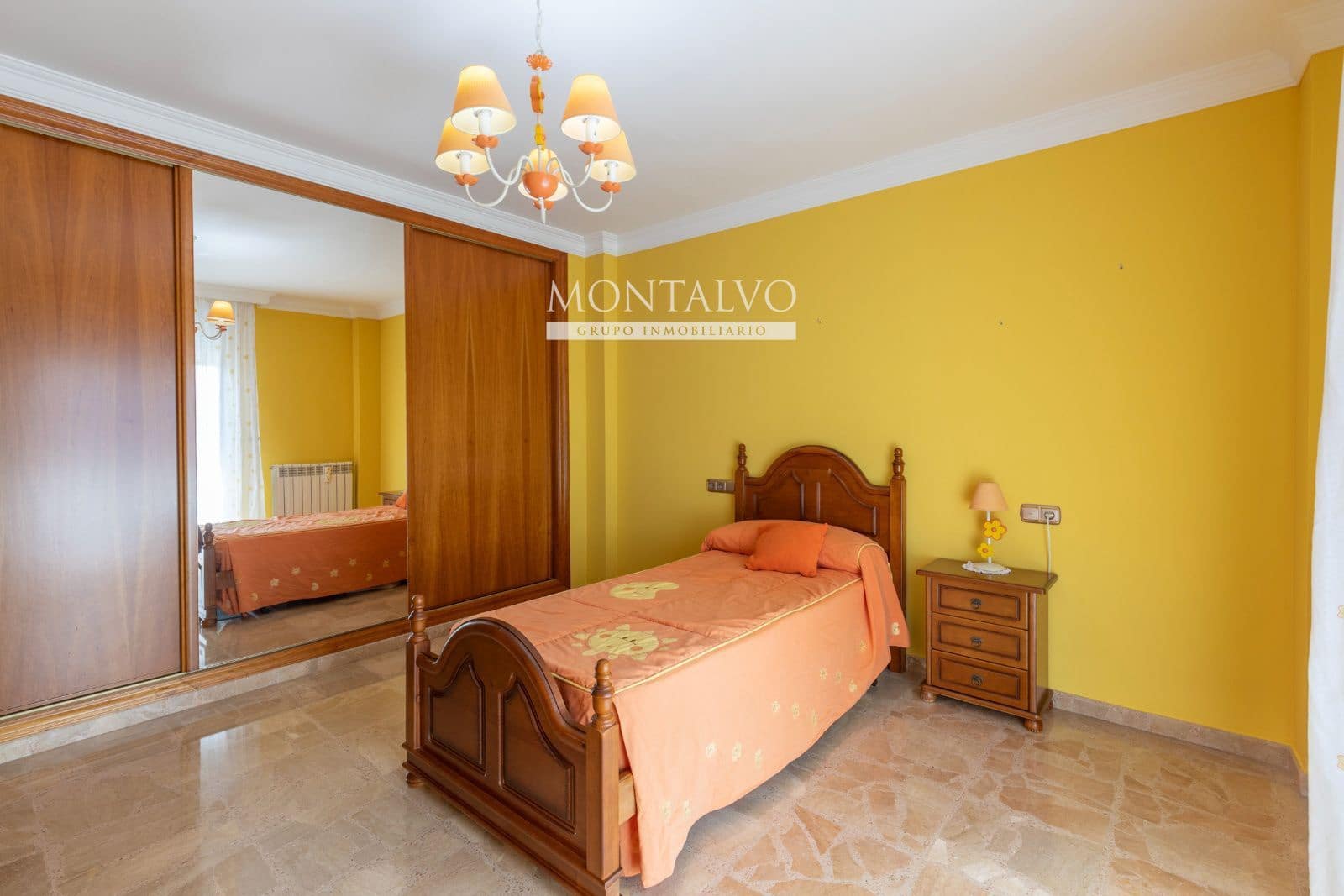 4 bedroom Townhouse for sale in Albolote with garage - € 299,000 (Ref: 9827695)