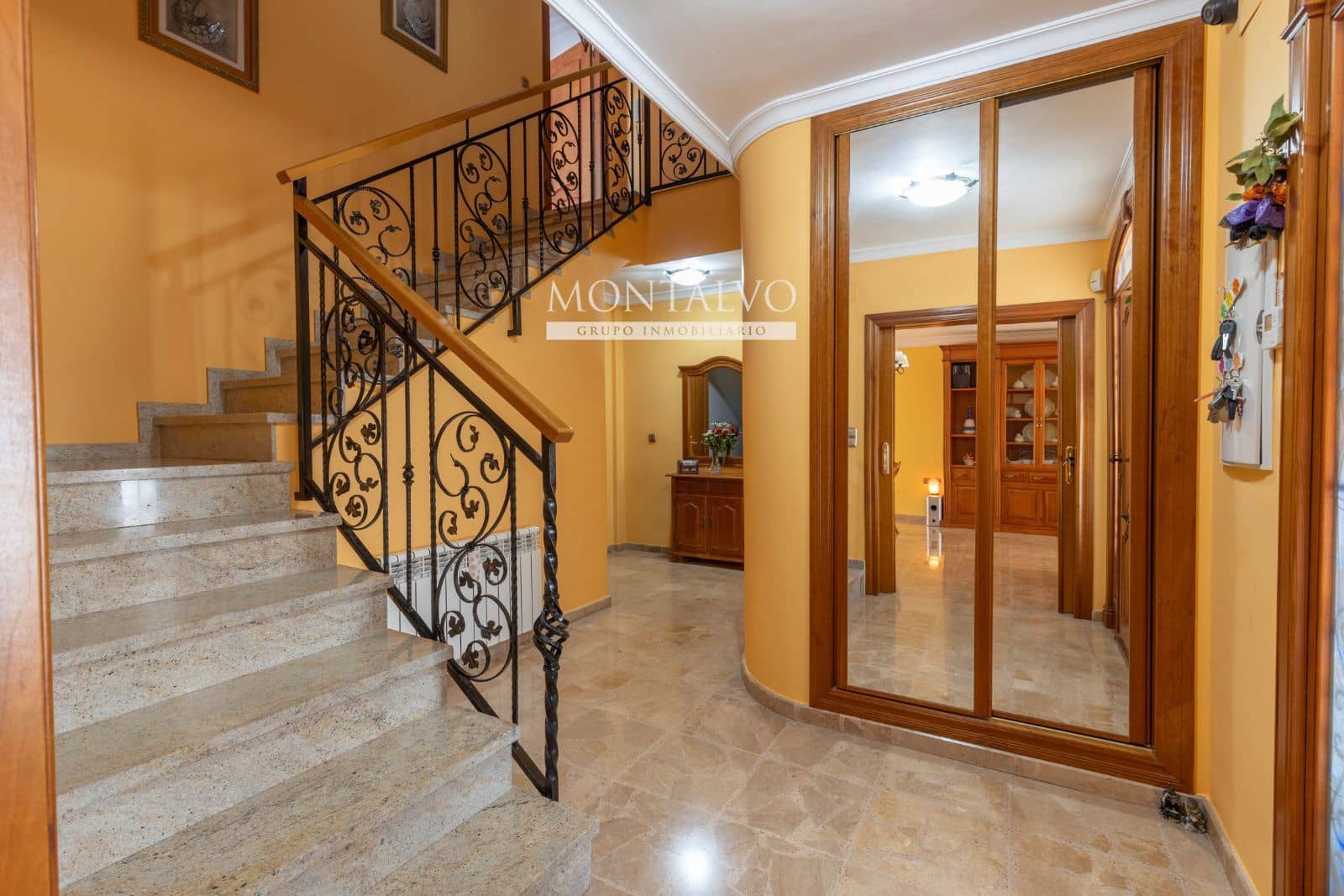 4 bedroom Townhouse for sale in Albolote with garage - € 299,000 (Ref: 9827695)