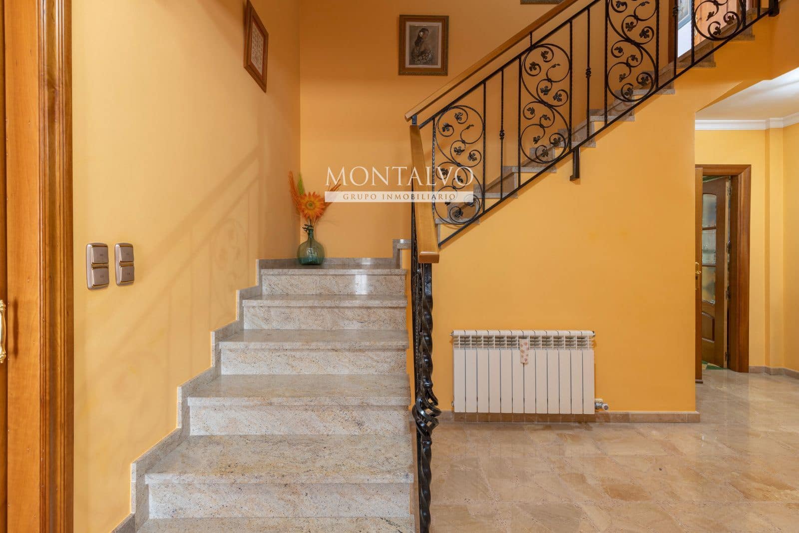 4 bedroom Townhouse for sale in Albolote with garage - € 299,000 (Ref: 9827695)