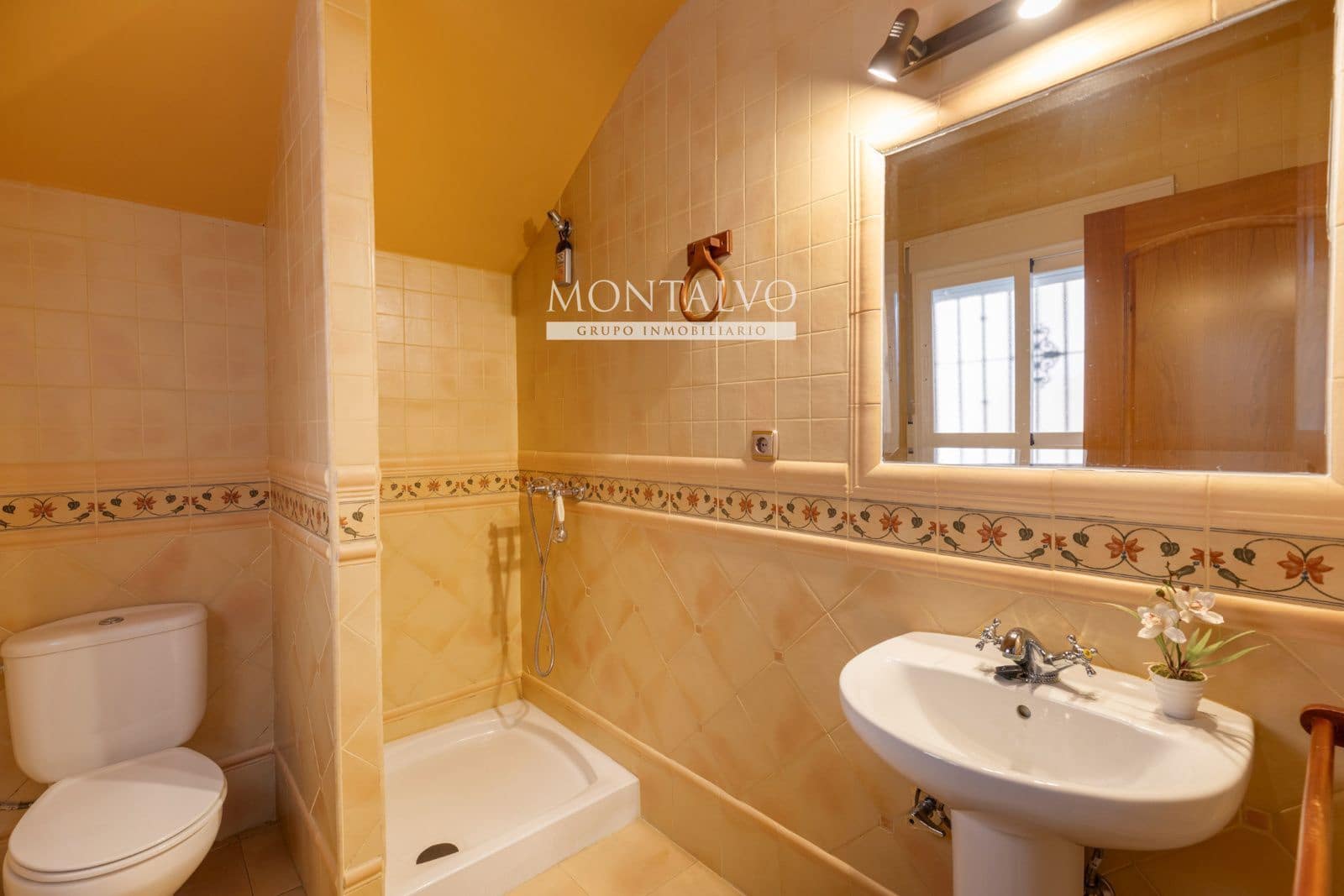 4 bedroom Townhouse for sale in Albolote with garage - € 299,000 (Ref: 9827695)