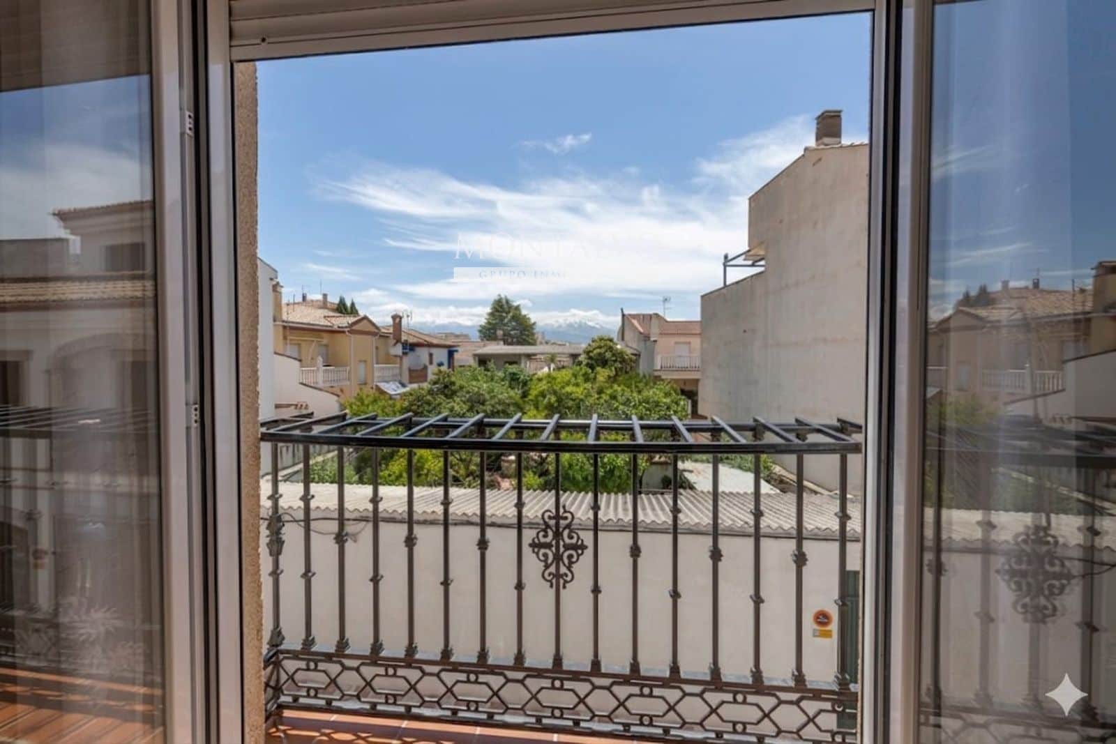 4 bedroom Townhouse for sale in Albolote with garage - € 299,000 (Ref: 9827695)