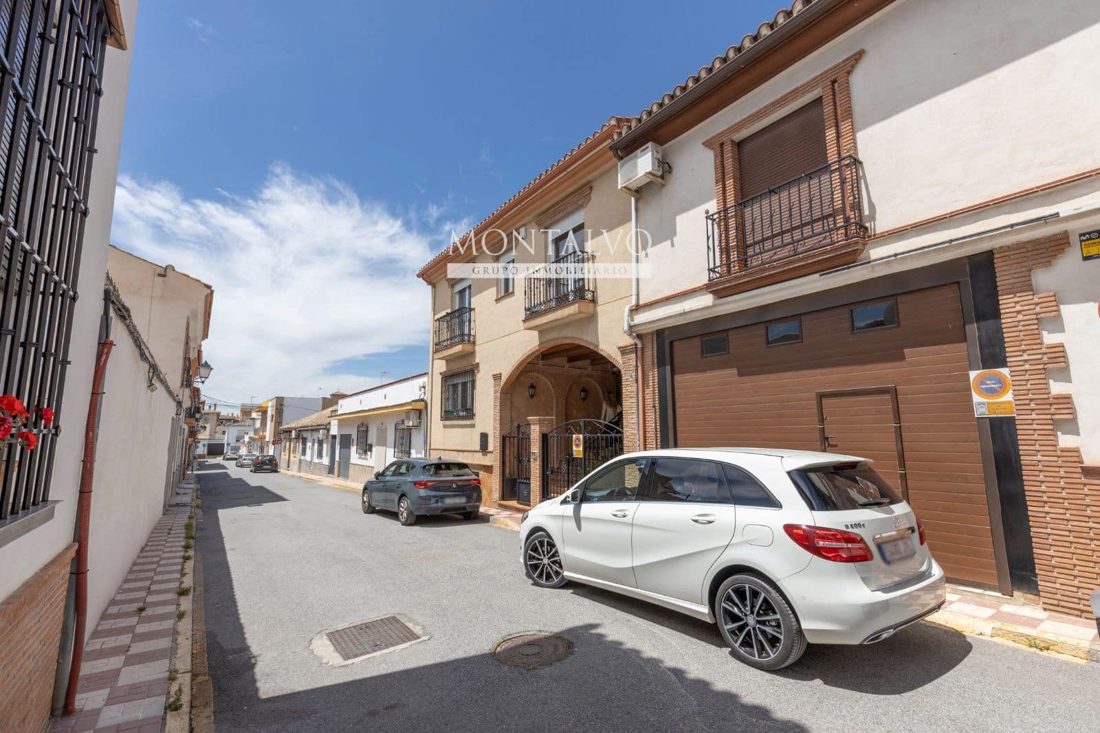 4 bedroom Townhouse for sale in Albolote with garage - € 299,000 (Ref: 9827695)