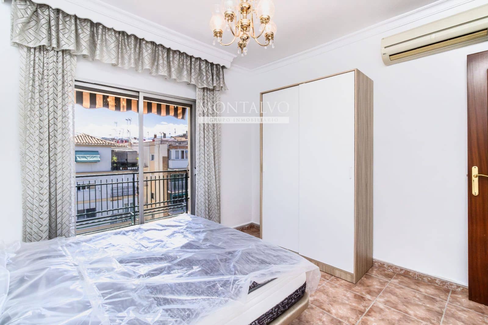3 Zimmer Wohnung zu vermieten in Granada Stadt - 900 € (Ref: 9838701)